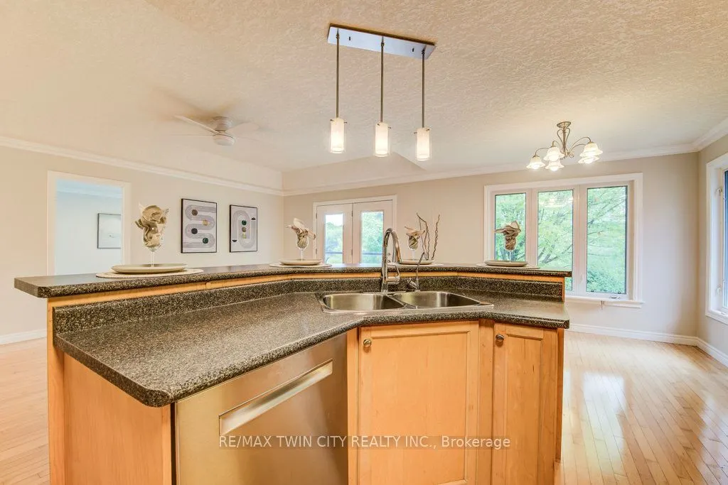 670 Salzburg Drive SW