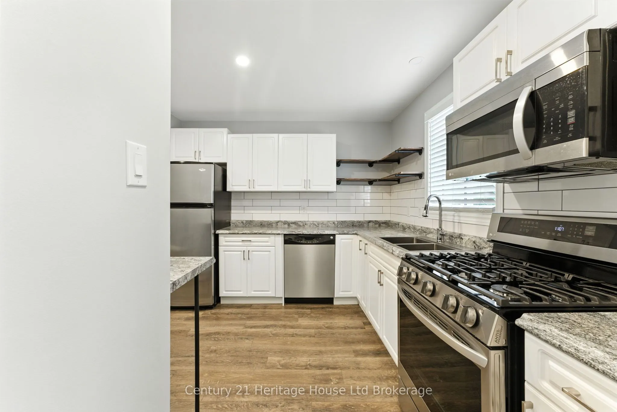 141 Bay Street, #25