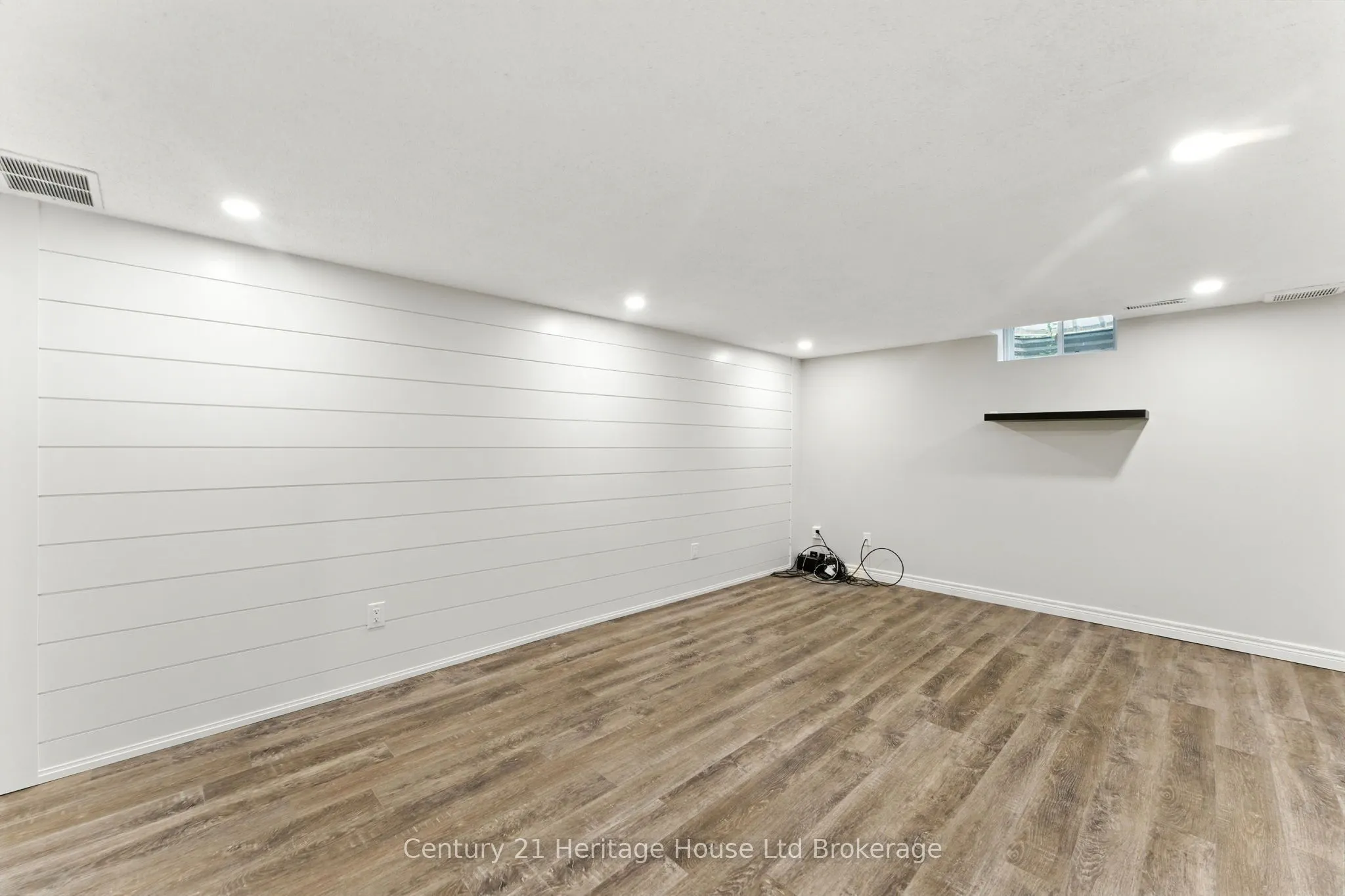 141 Bay Street, #25