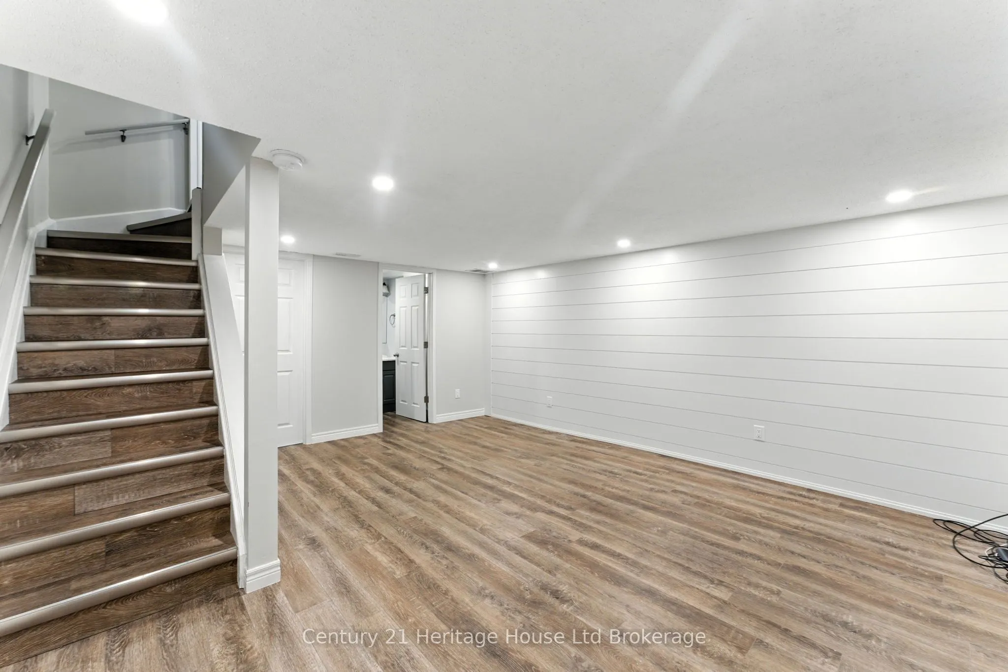 141 Bay Street, #25