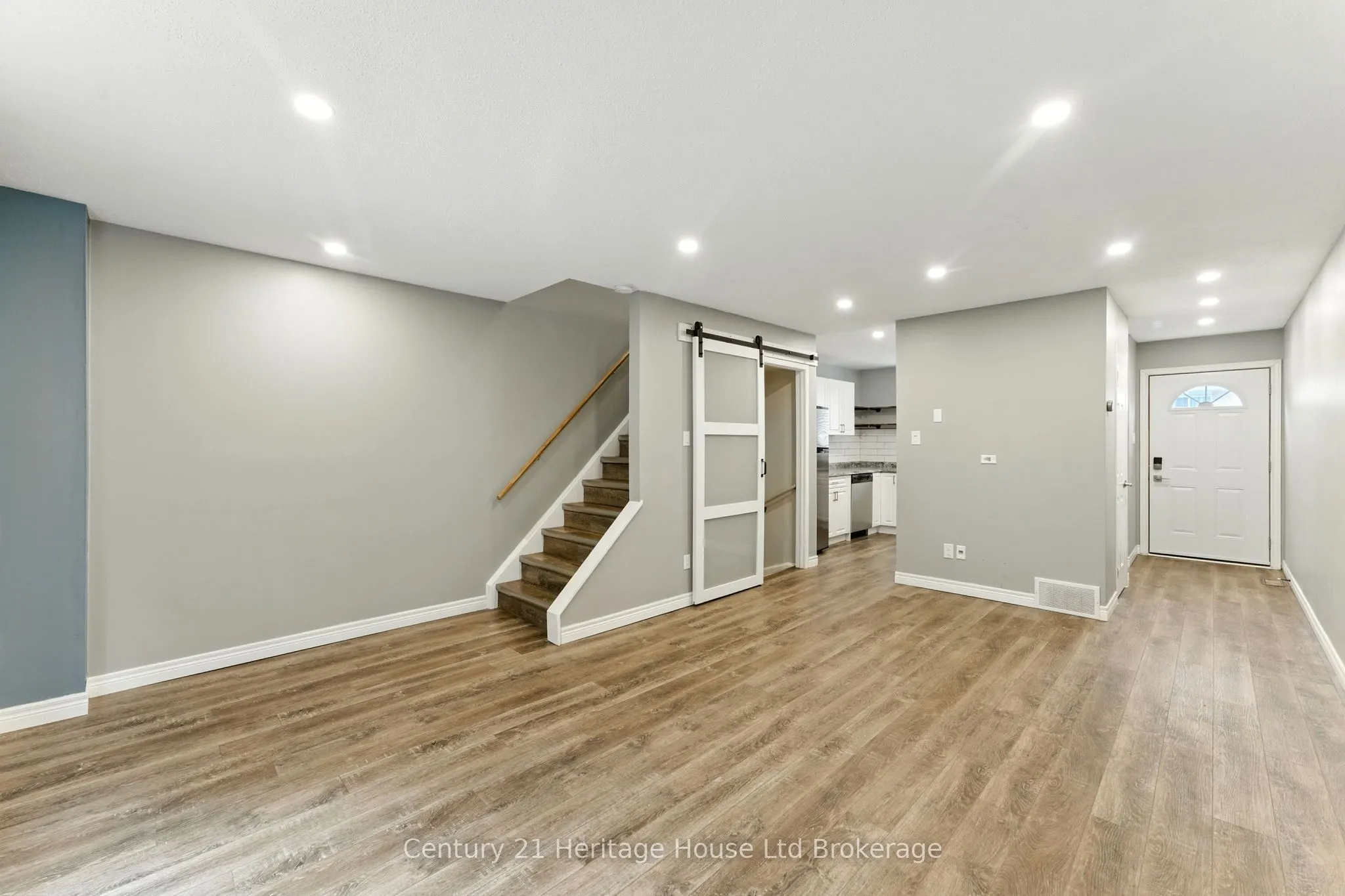 141 Bay Street, #25