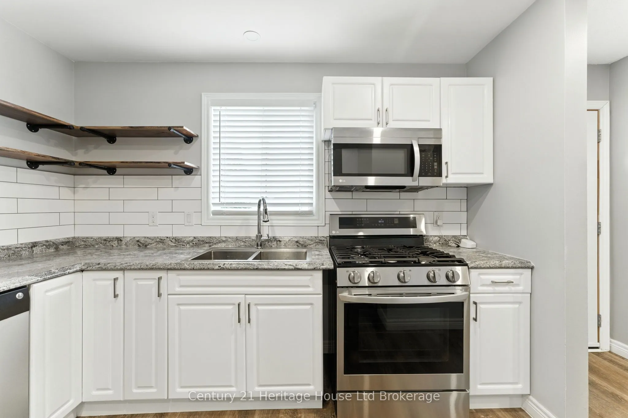 141 Bay Street, #25