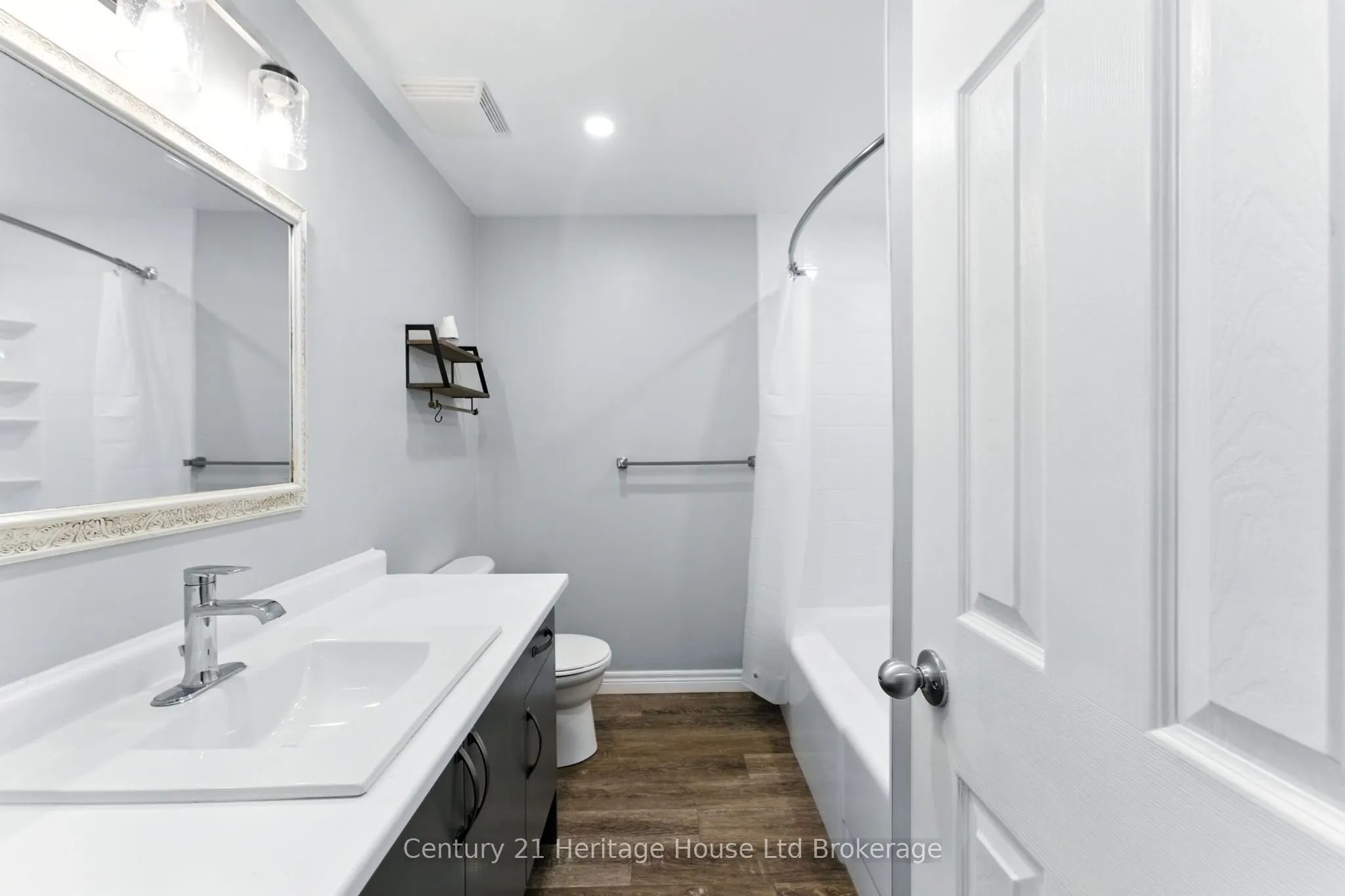 141 Bay Street, #25