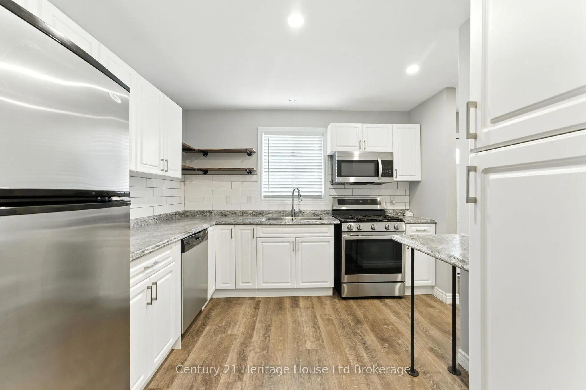 141 Bay Street, #25