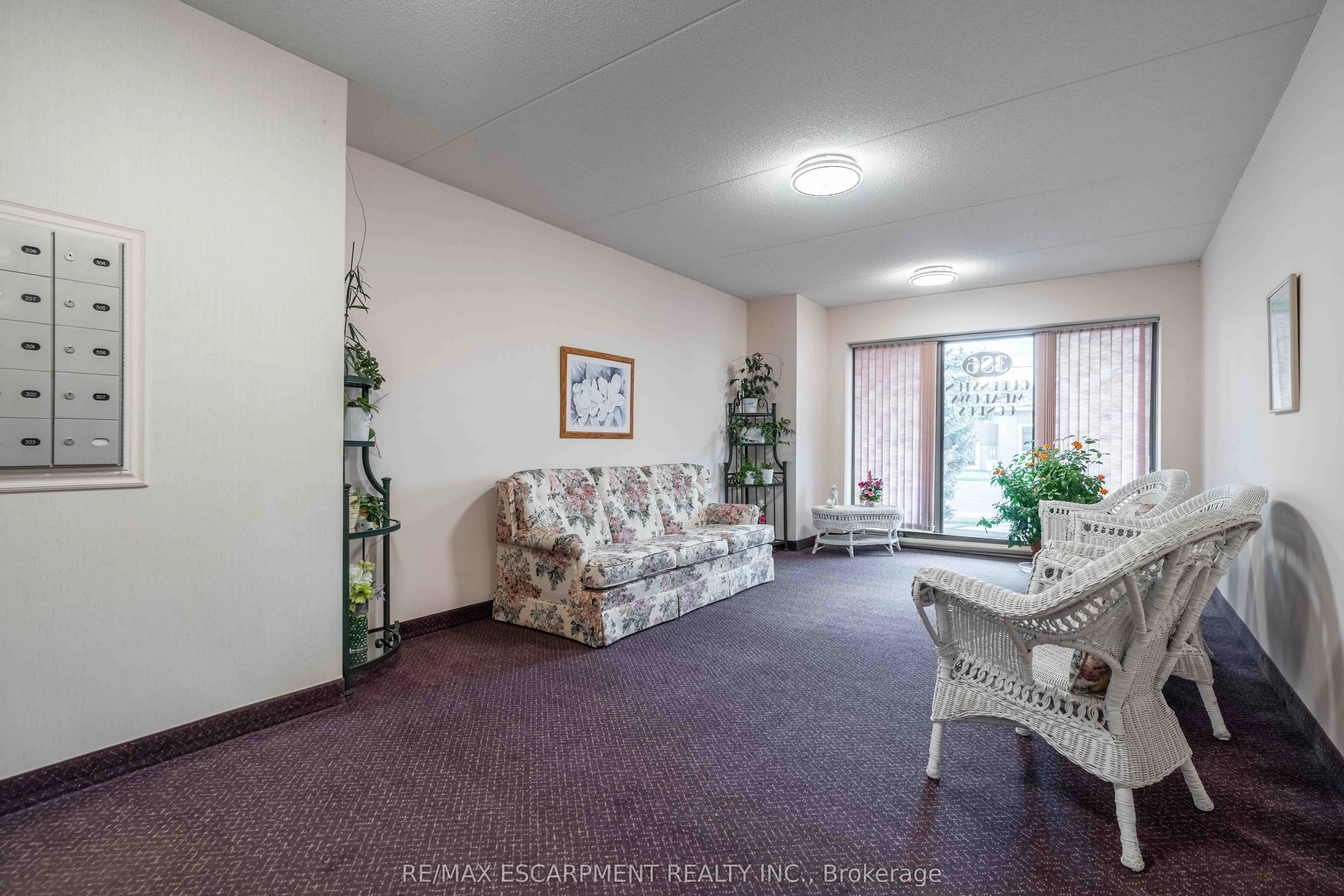 386 Highway 8, #205