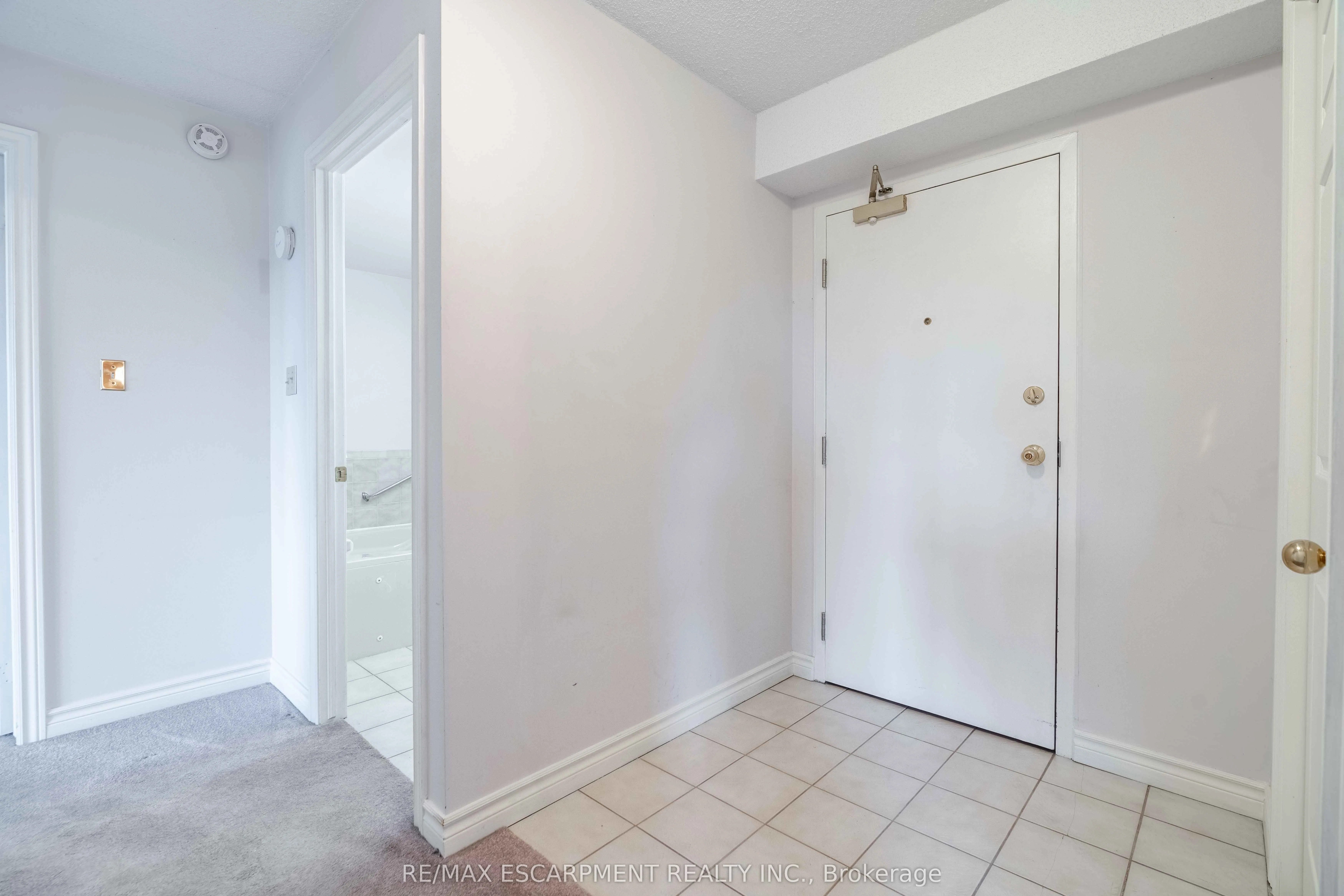 386 Highway 8, #205