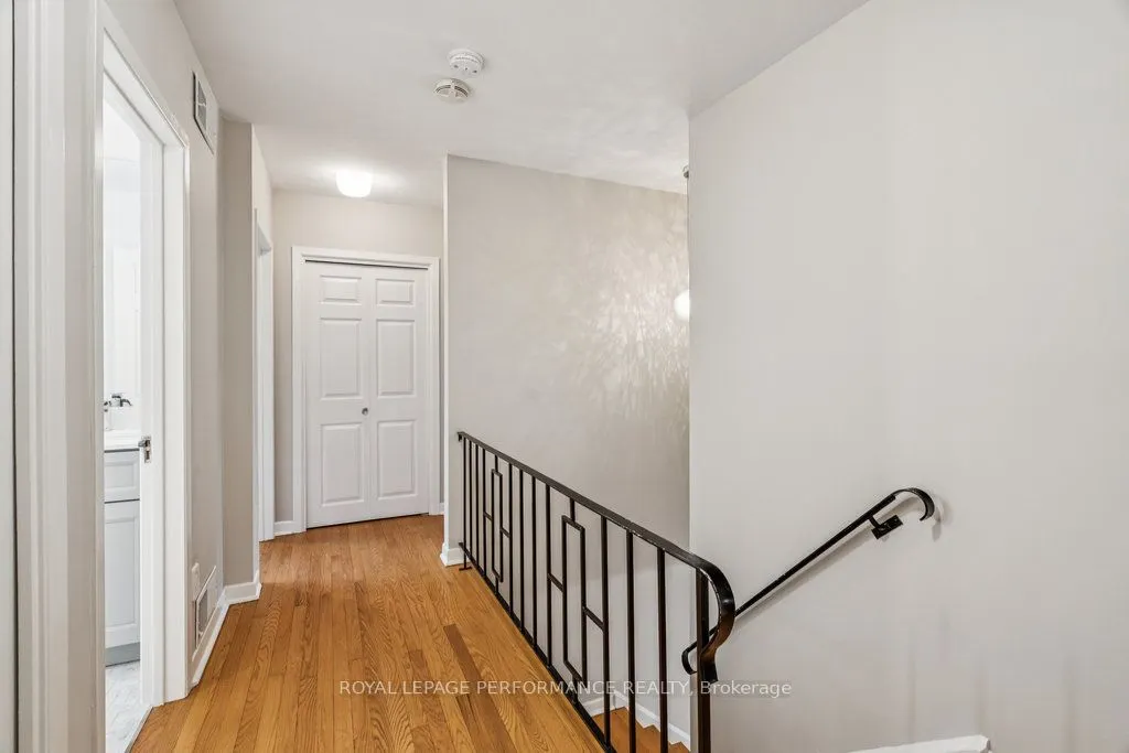 1889 Fairmeadow Crescent