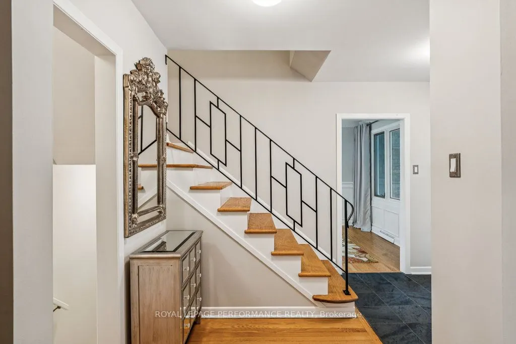 1889 Fairmeadow Crescent