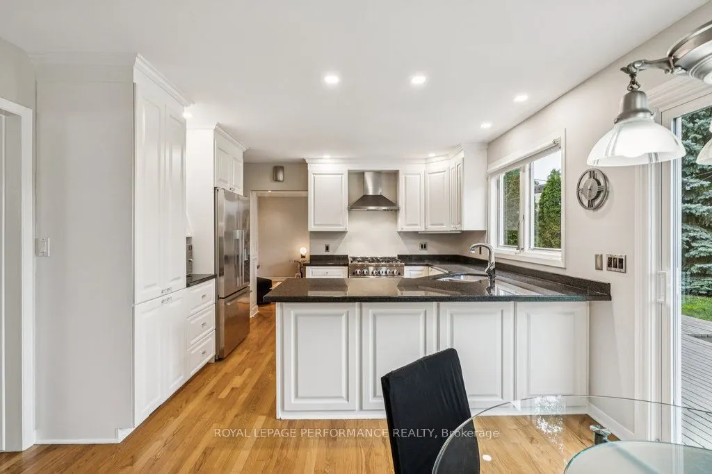 1889 Fairmeadow Crescent