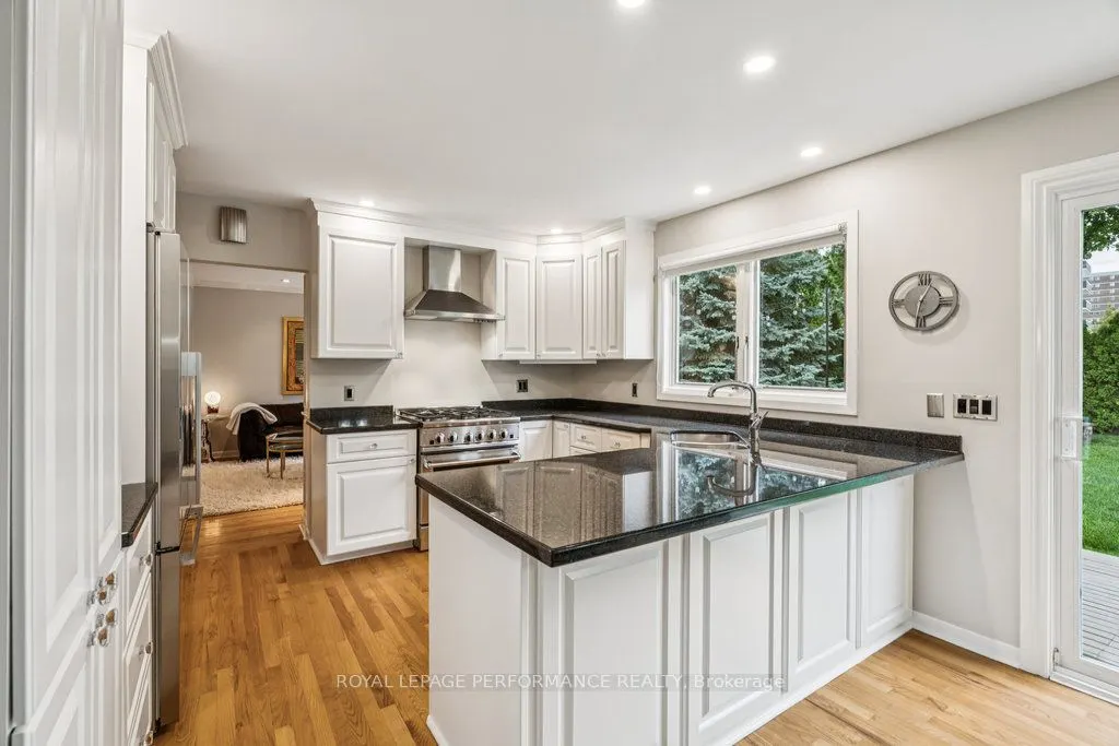 1889 Fairmeadow Crescent