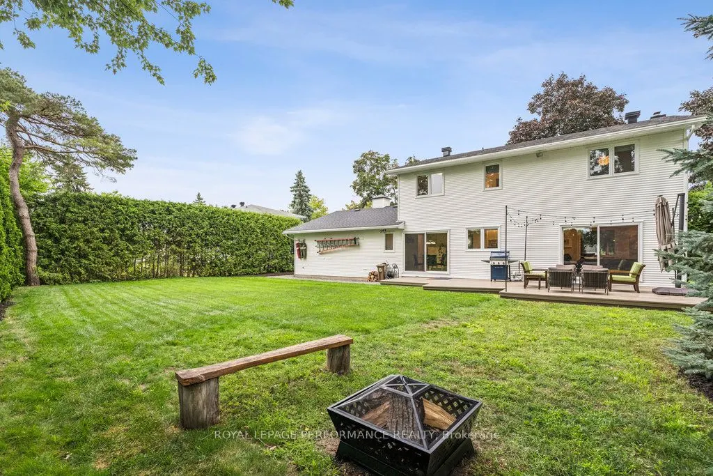 1889 Fairmeadow Crescent