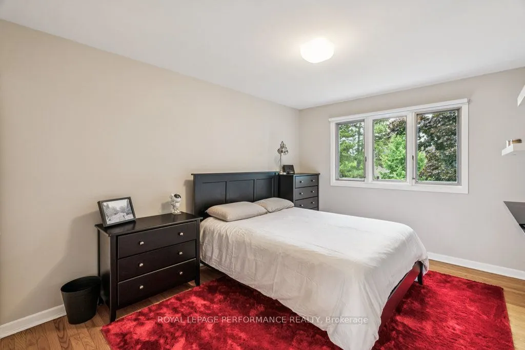 1889 Fairmeadow Crescent