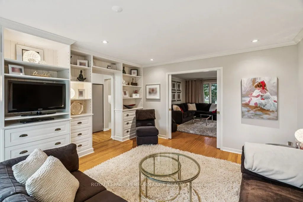 1889 Fairmeadow Crescent