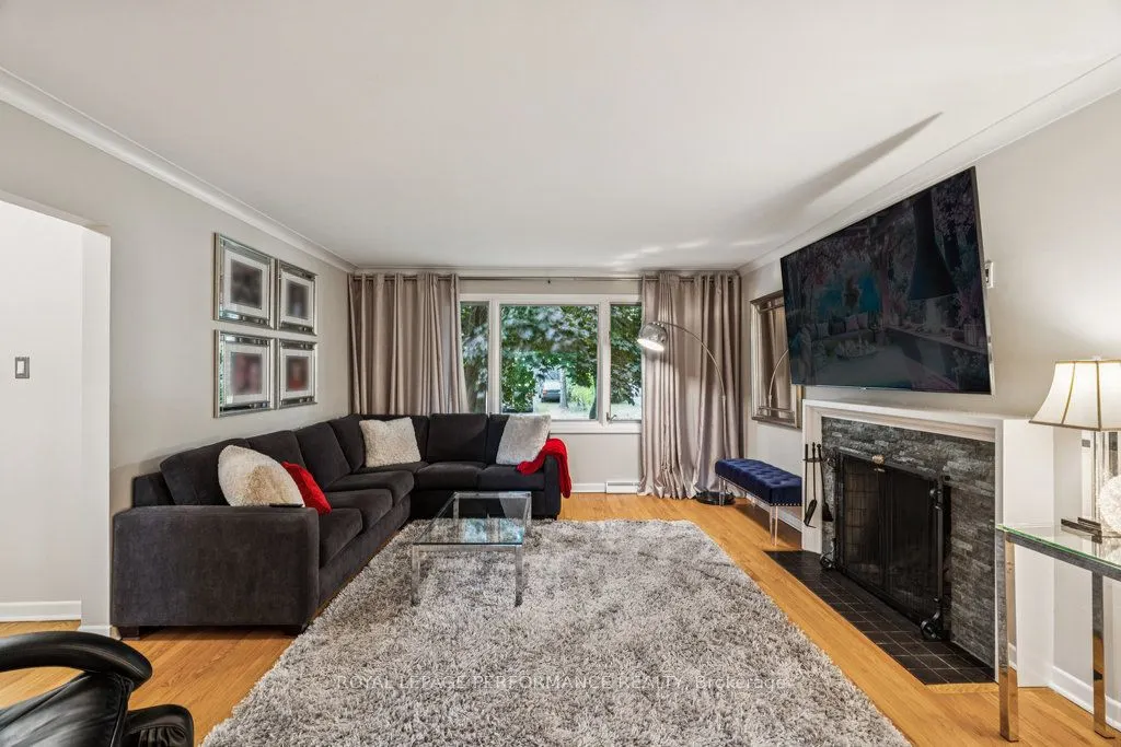 1889 Fairmeadow Crescent