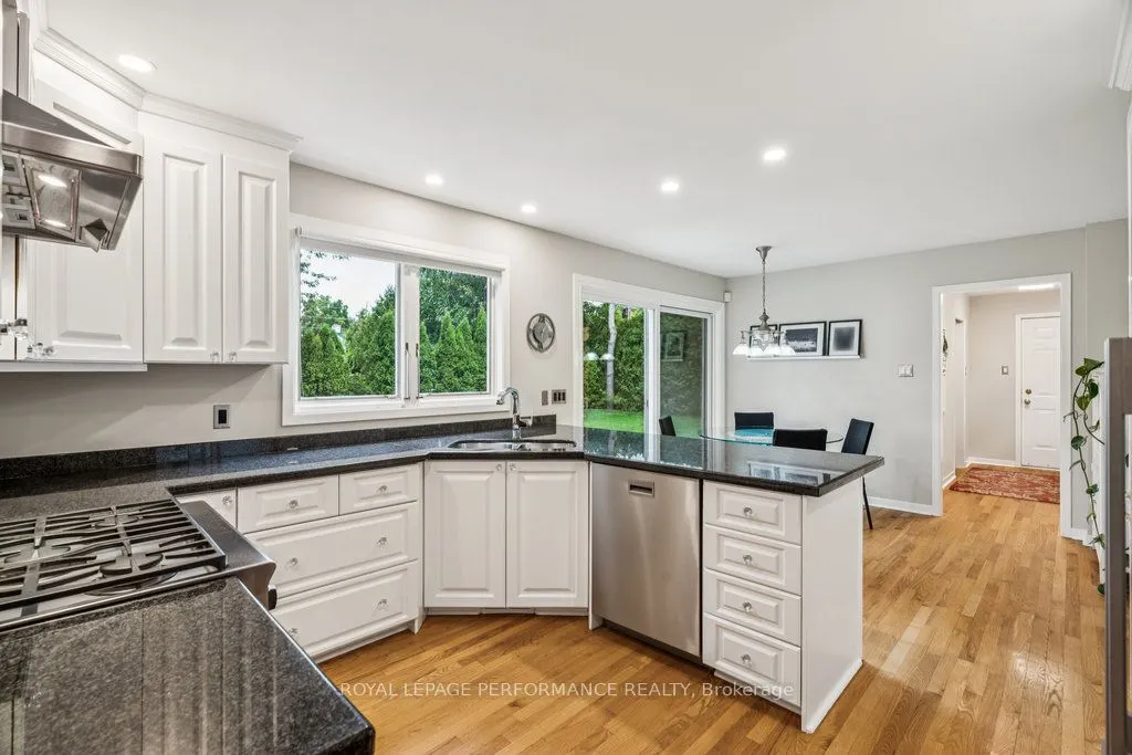 1889 Fairmeadow Crescent