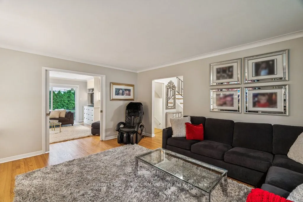 1889 Fairmeadow Crescent