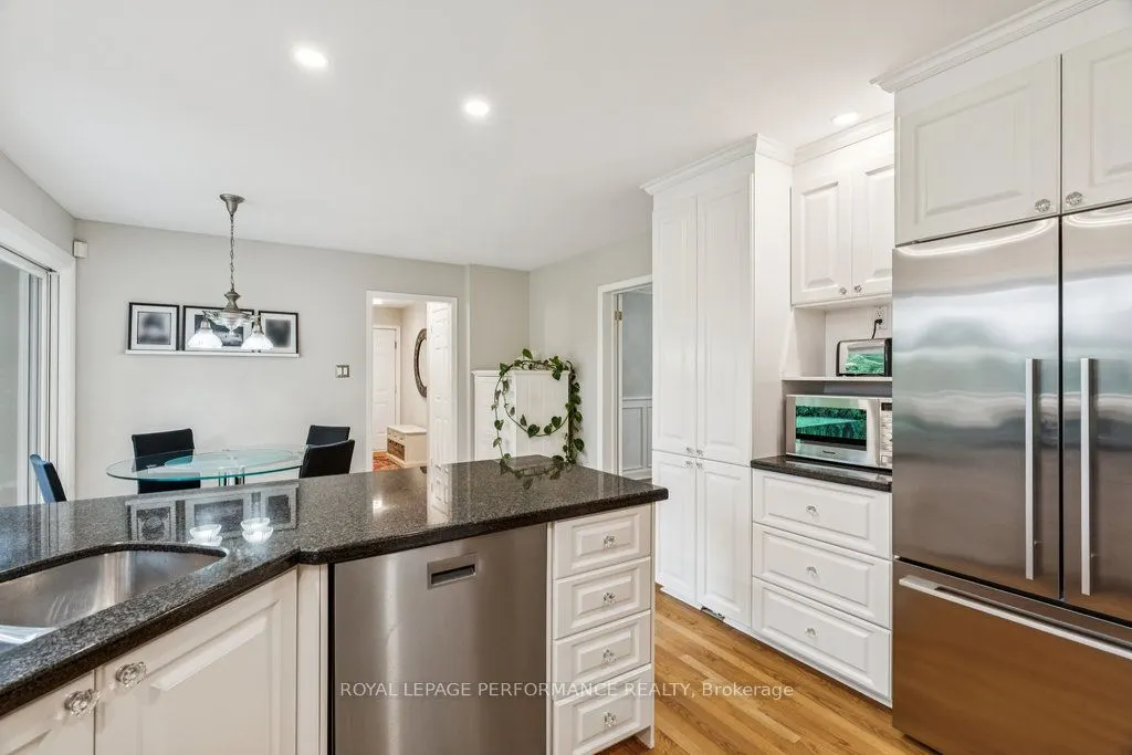 1889 Fairmeadow Crescent