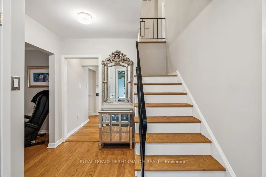 1889 Fairmeadow Crescent