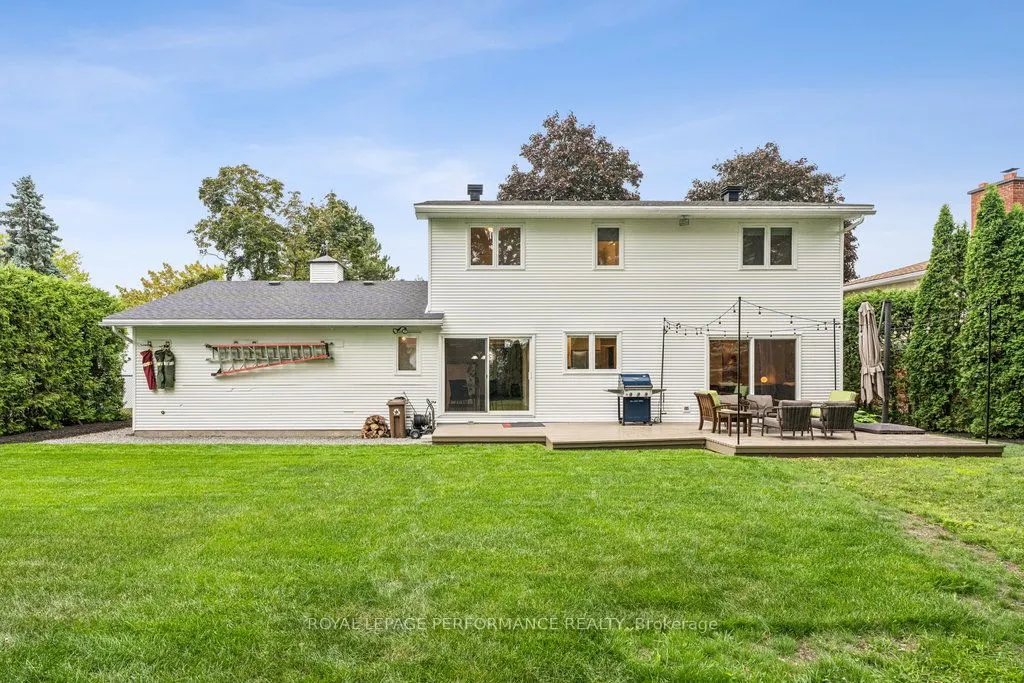 1889 Fairmeadow Crescent