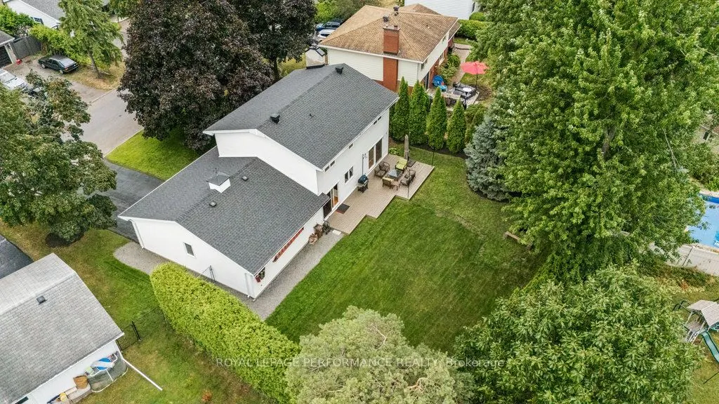 1889 Fairmeadow Crescent