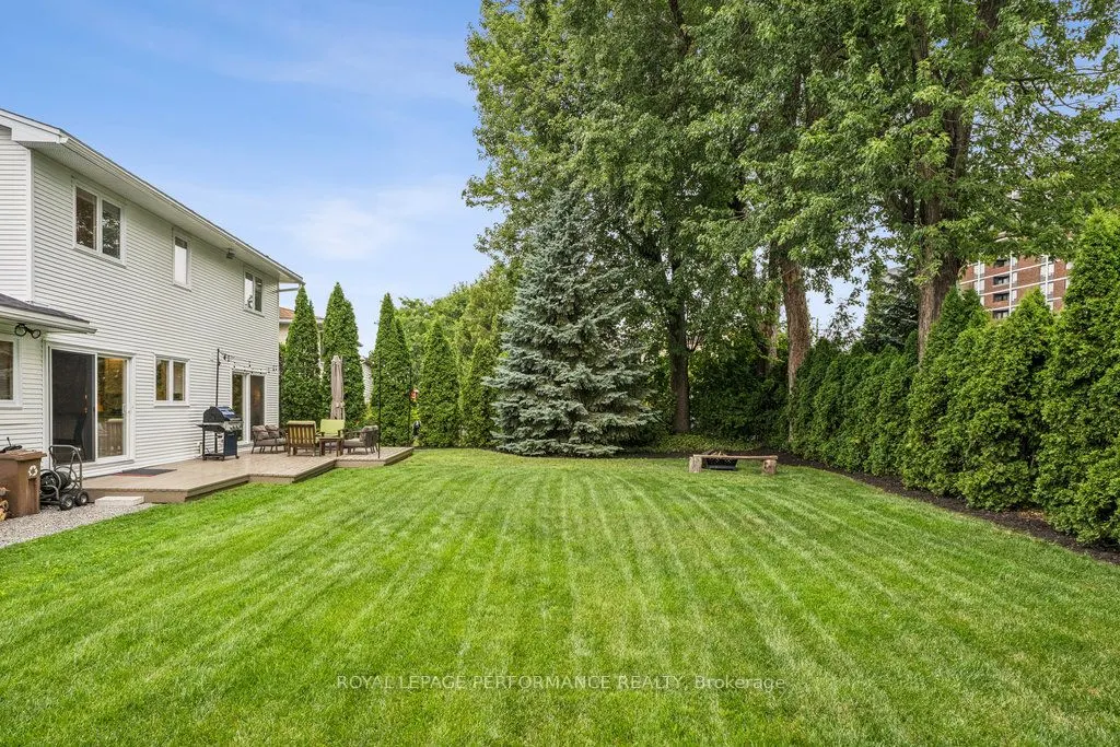 1889 Fairmeadow Crescent