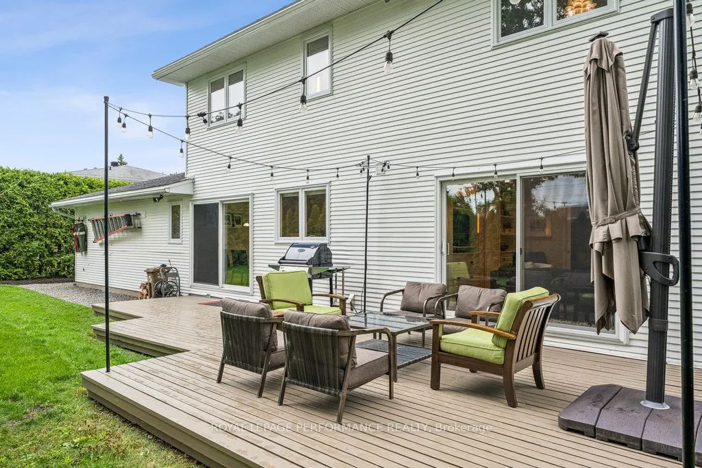 1889 Fairmeadow Crescent