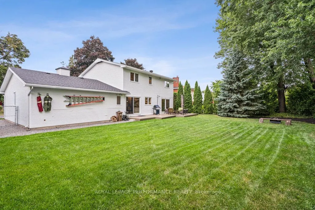 1889 Fairmeadow Crescent