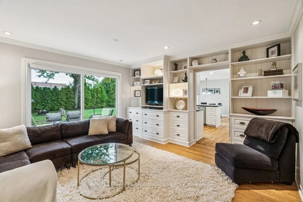 1889 Fairmeadow Crescent
