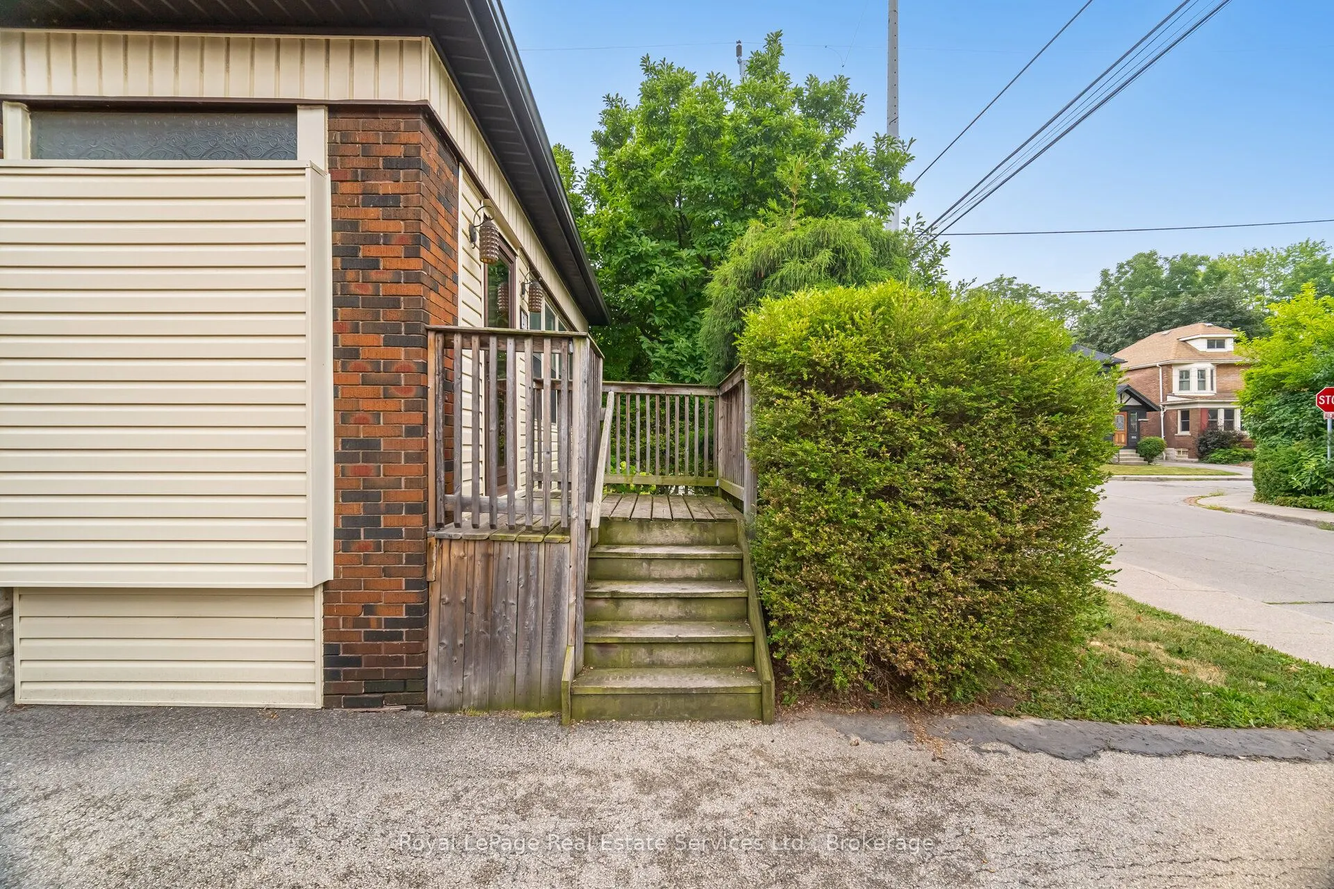 21 Paisley Avenue S