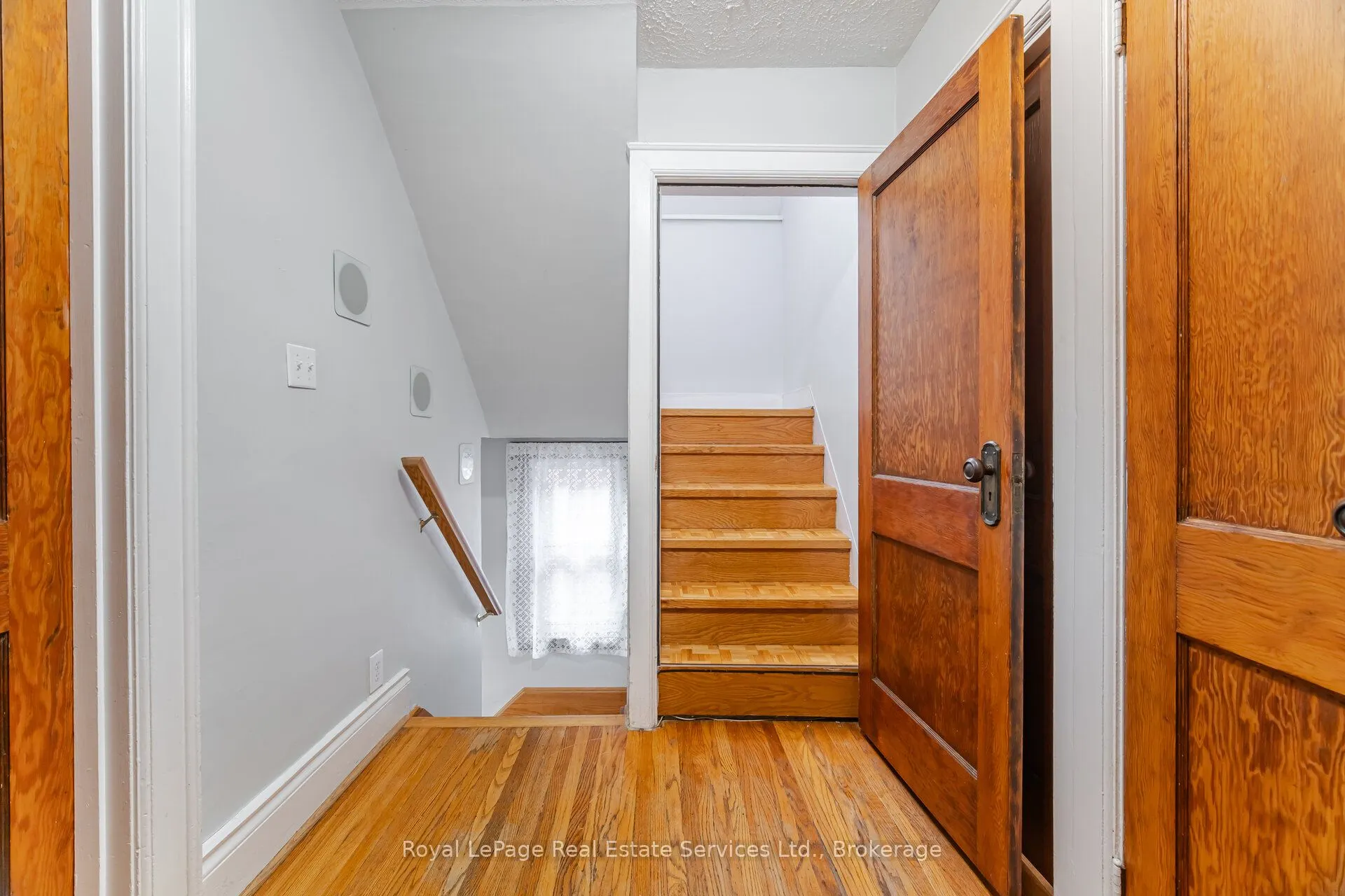 21 Paisley Avenue S