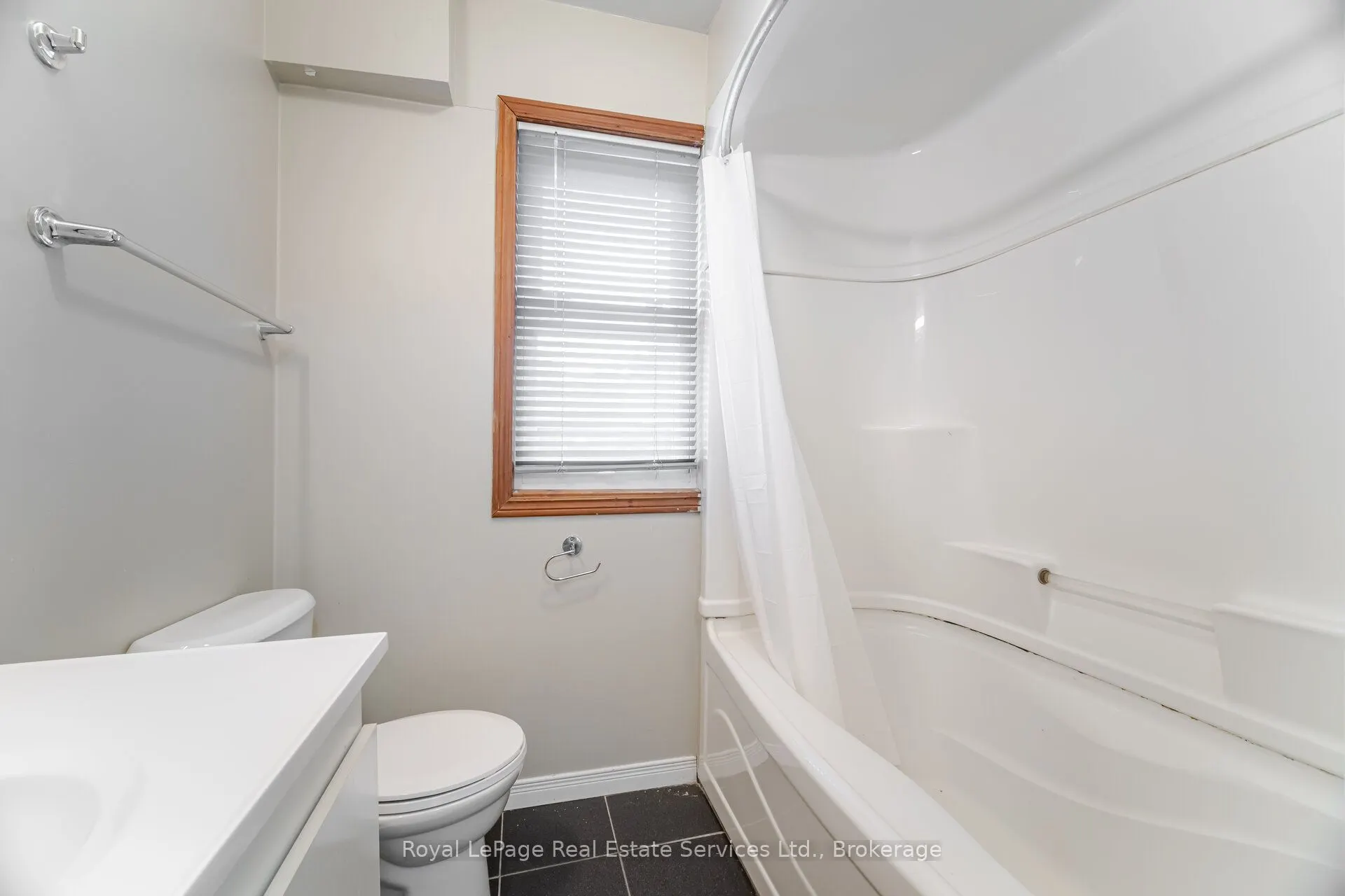 21 Paisley Avenue S