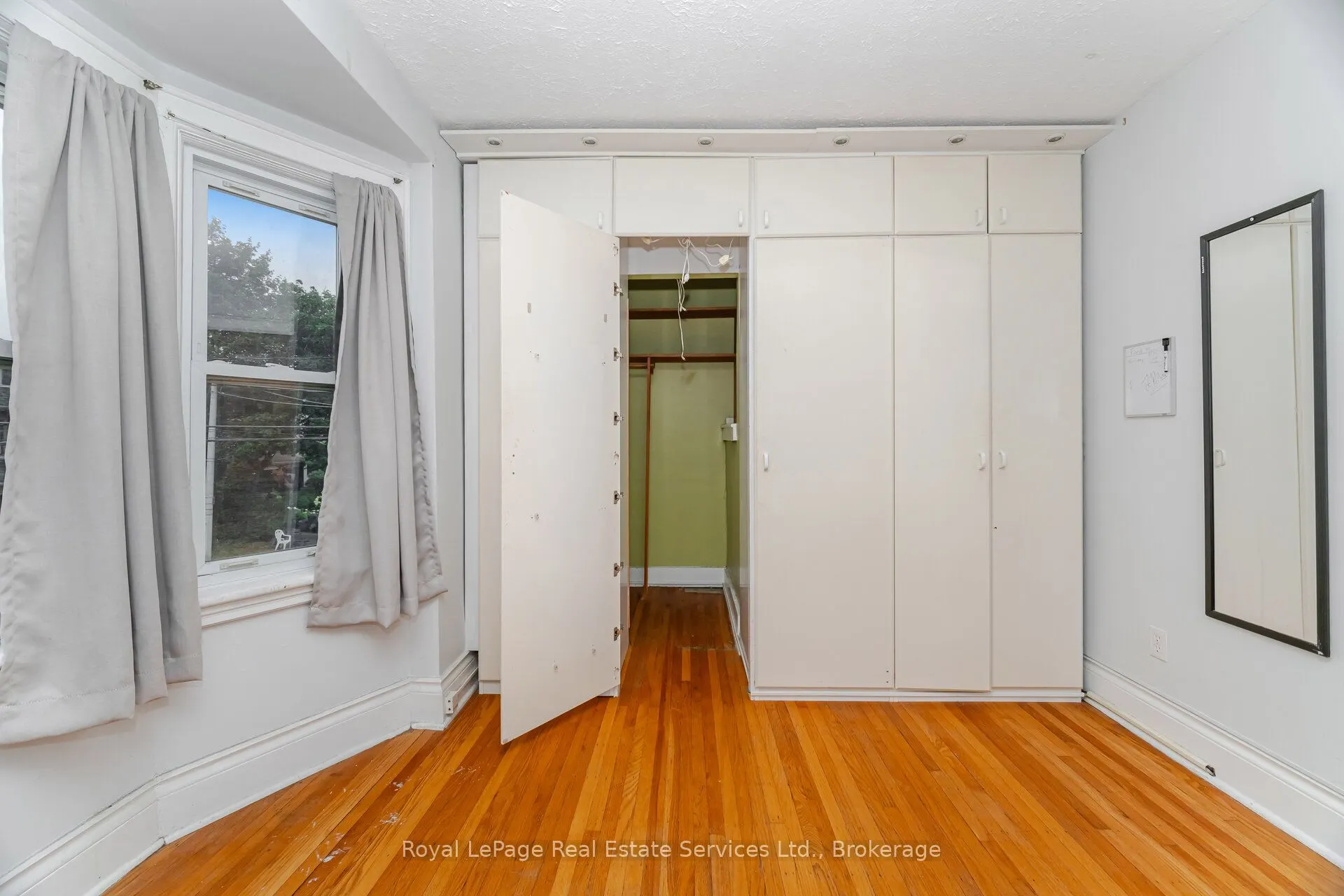 21 Paisley Avenue S
