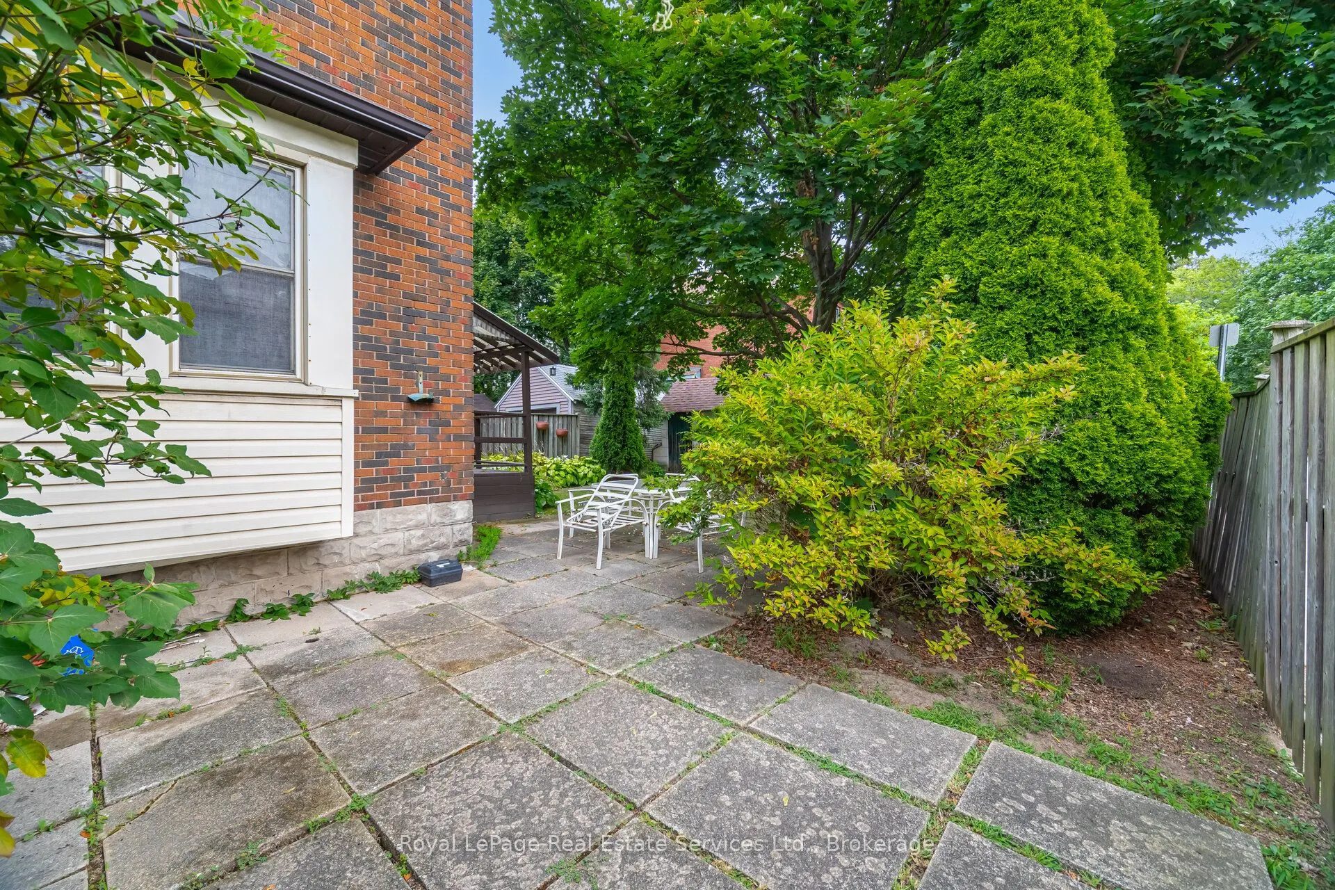 21 Paisley Avenue S