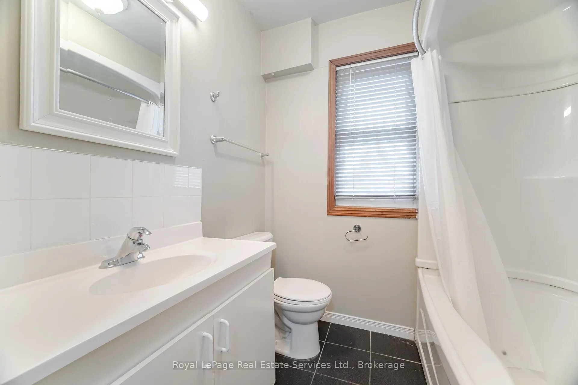 21 Paisley Avenue S