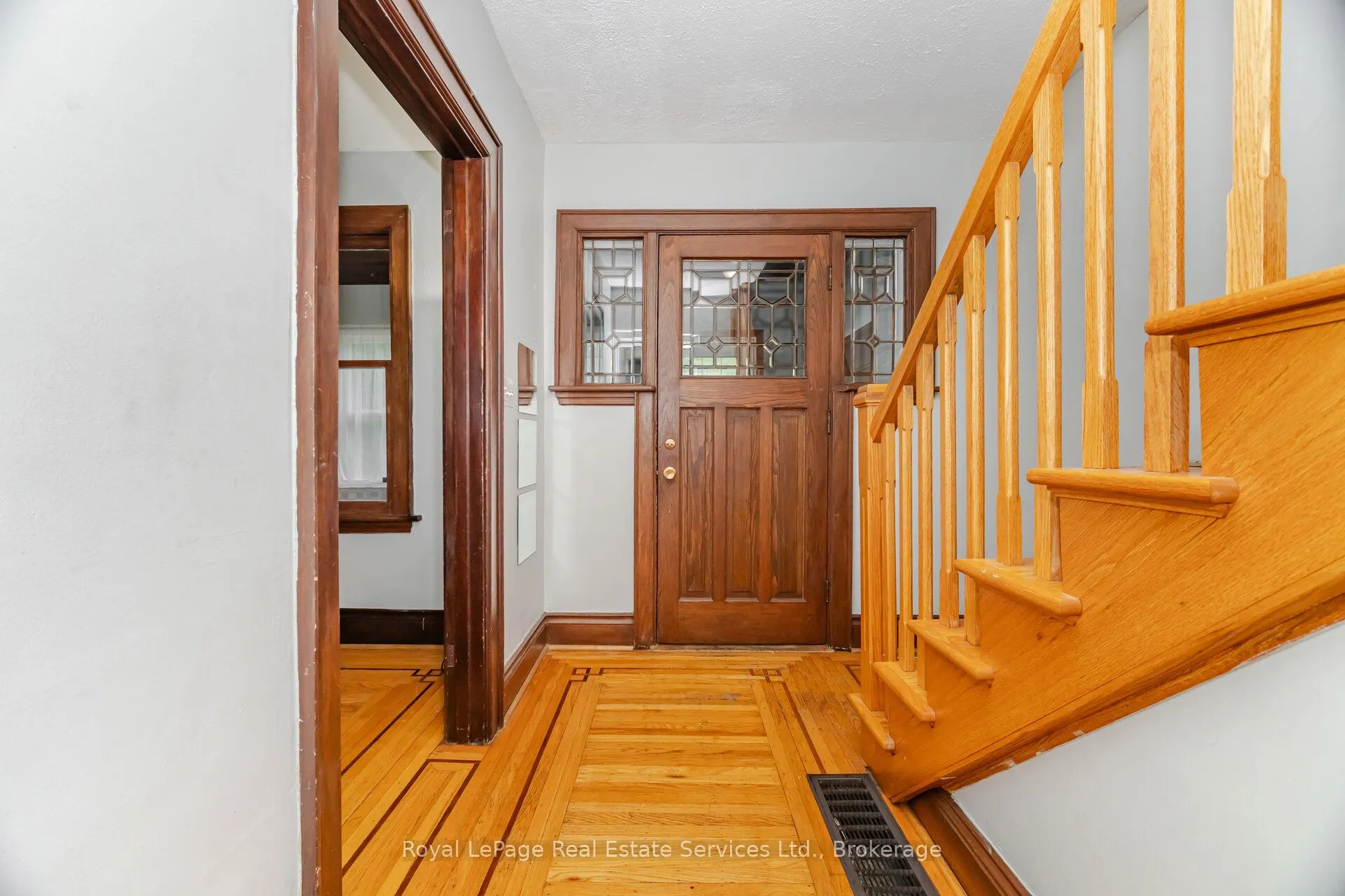 21 Paisley Avenue S