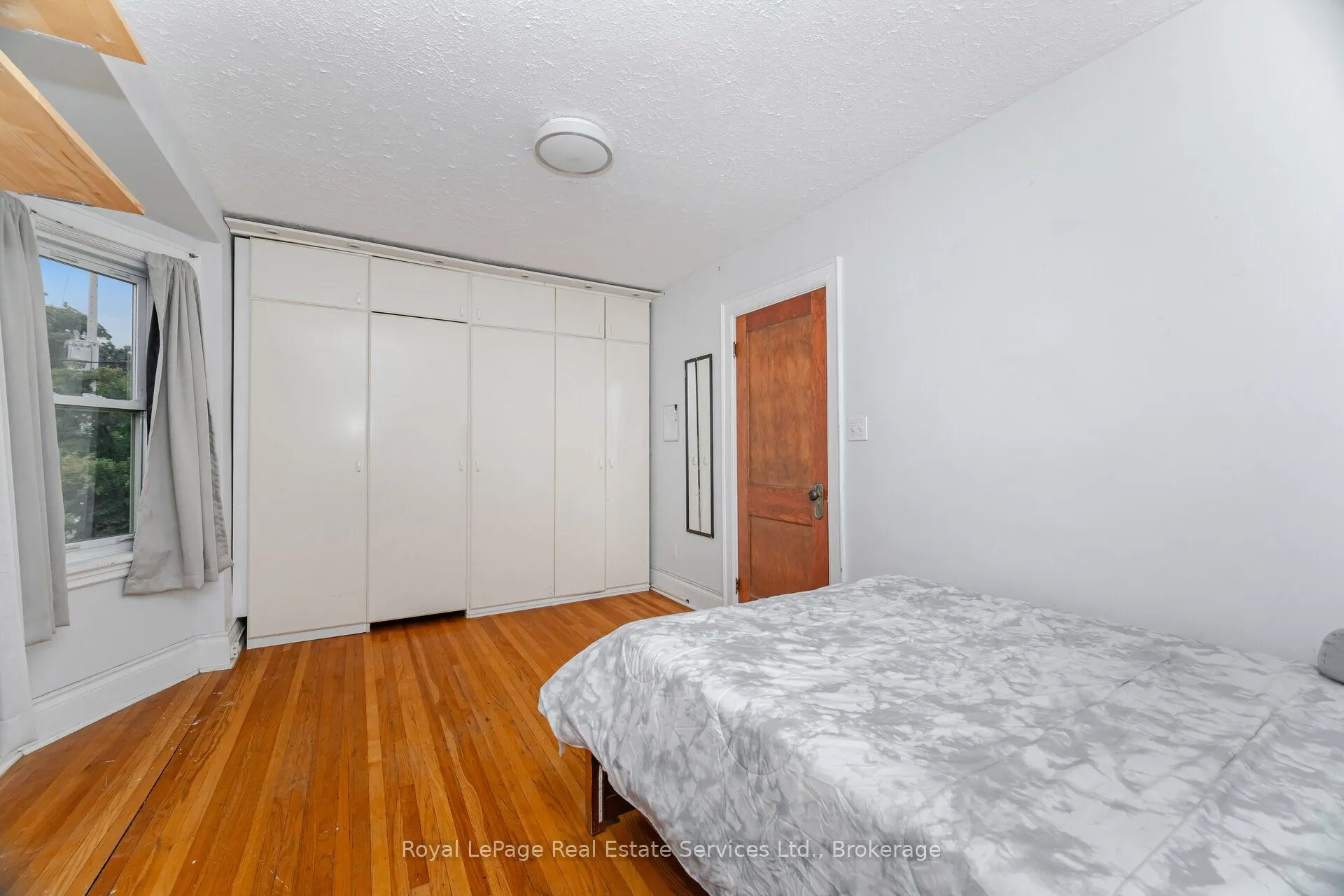 21 Paisley Avenue S
