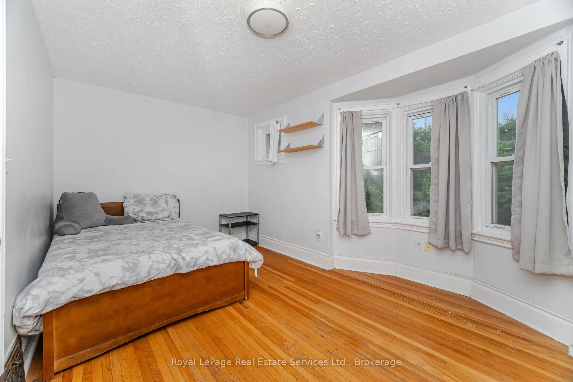 21 Paisley Avenue S