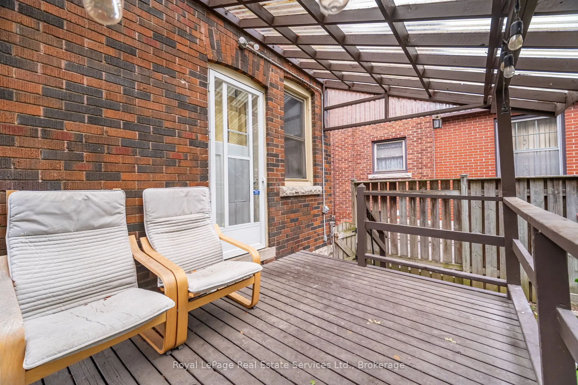 21 Paisley Avenue S
