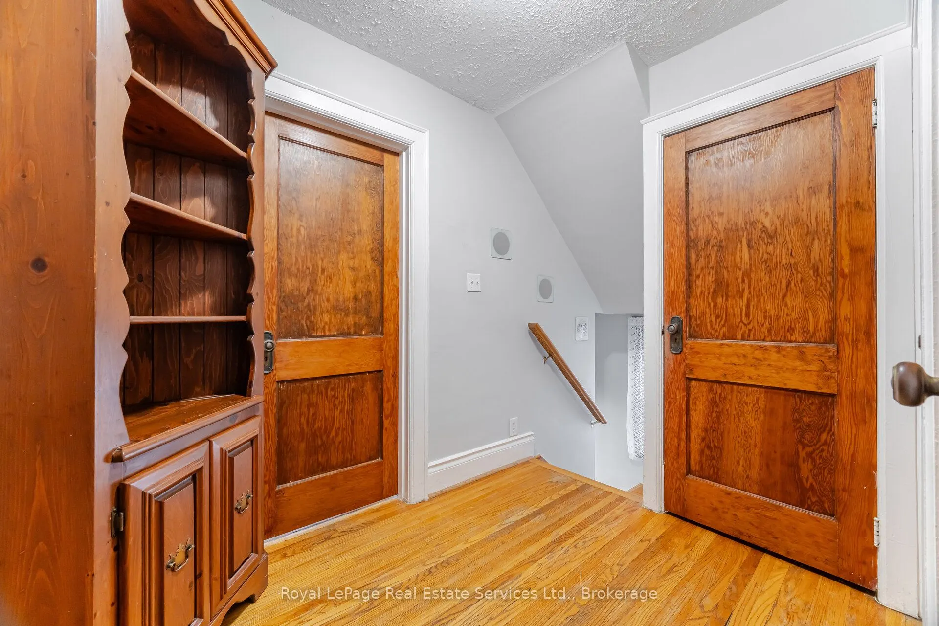 21 Paisley Avenue S