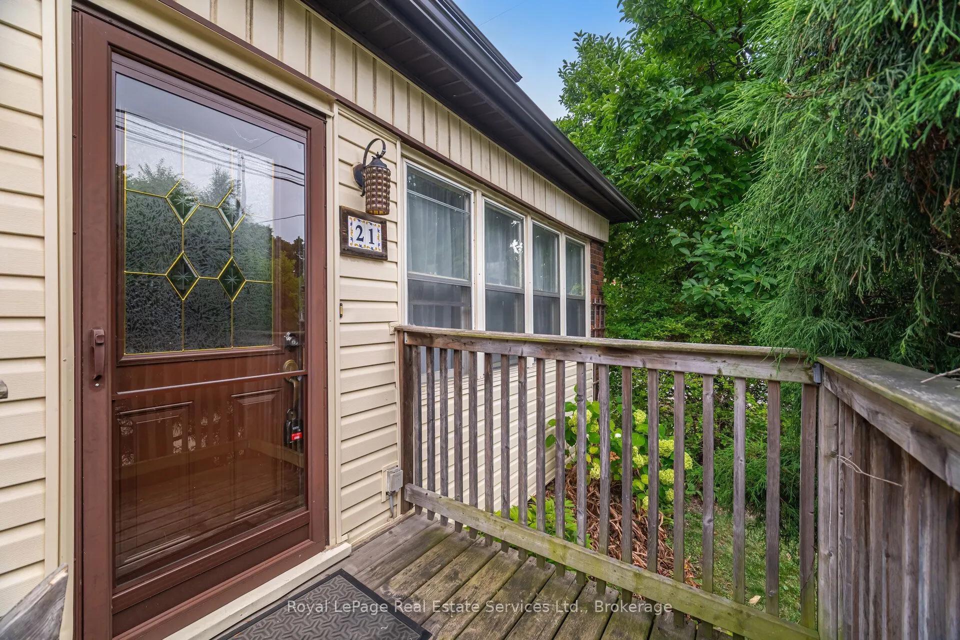 21 Paisley Avenue S