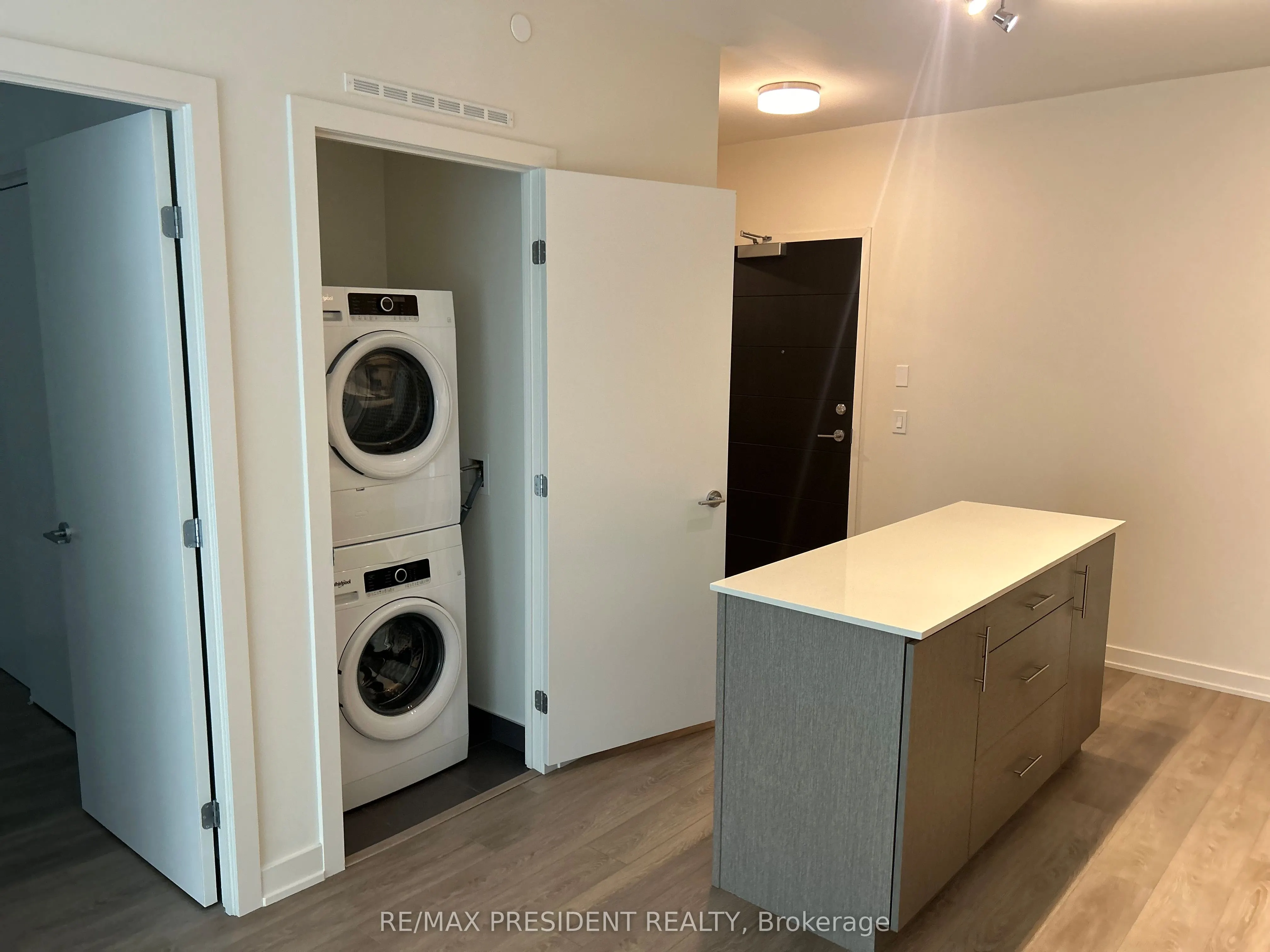 212 King William Street, #1209