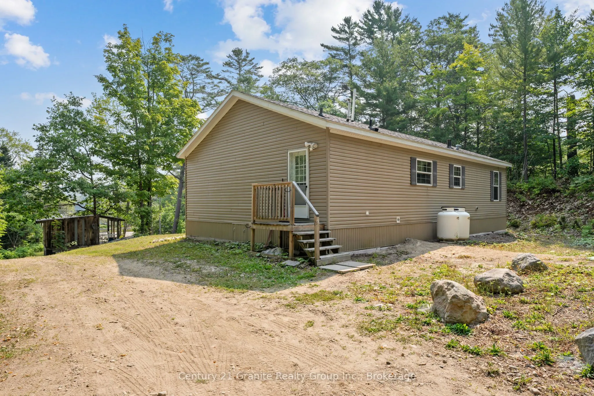 2275 Kennisis Lake Road