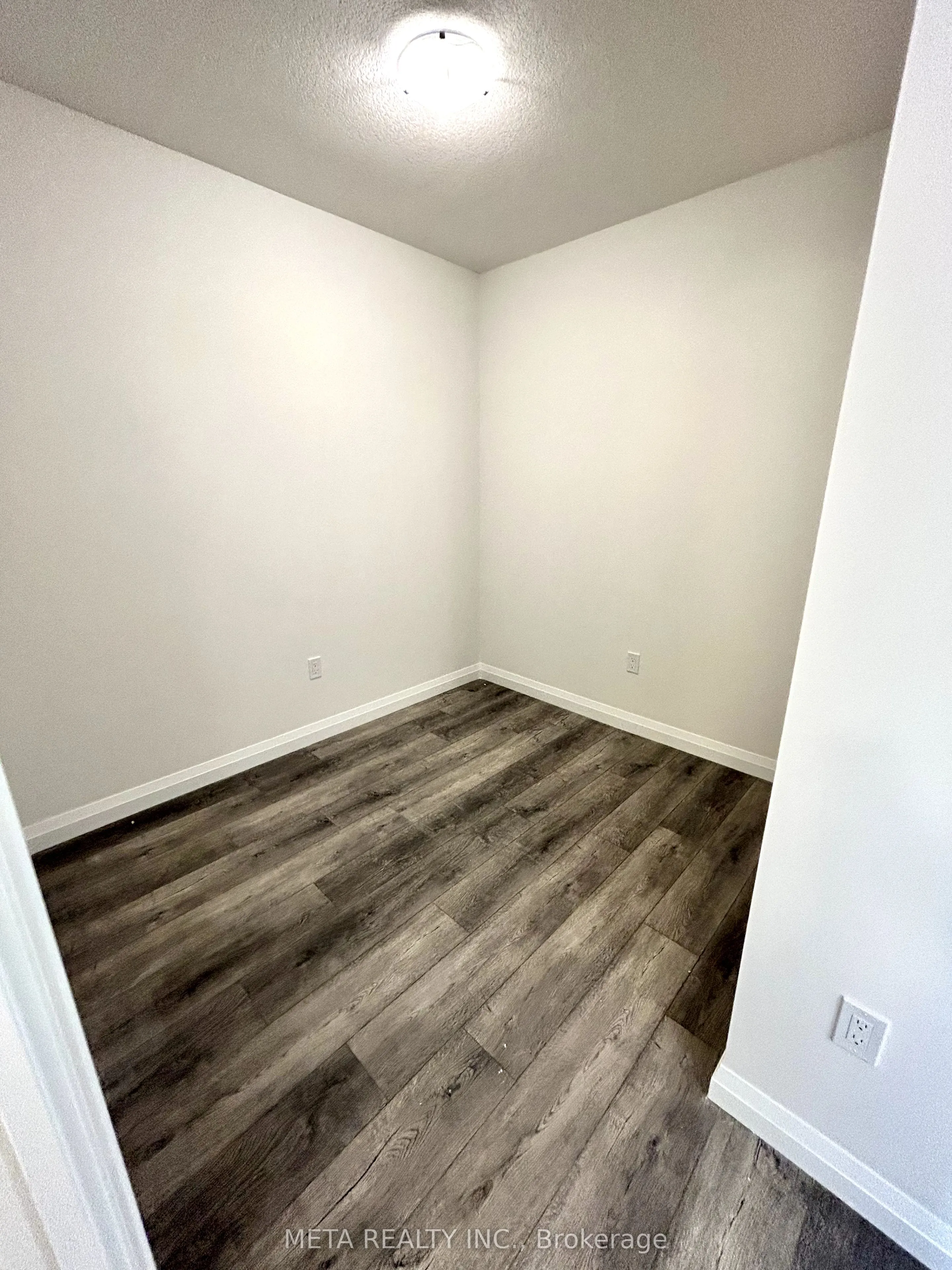 93 Arthur Street S, #811