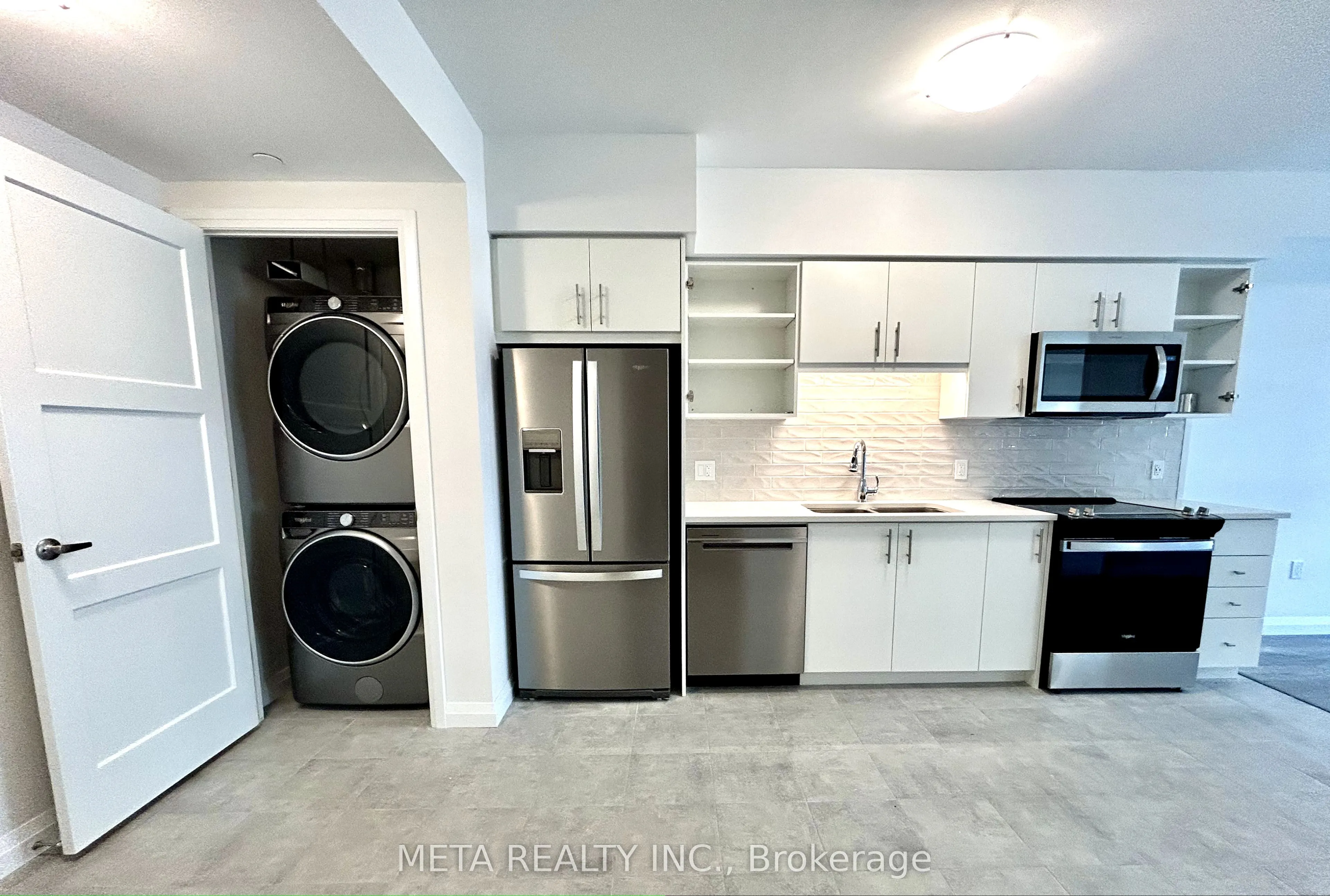 93 Arthur Street S, #811