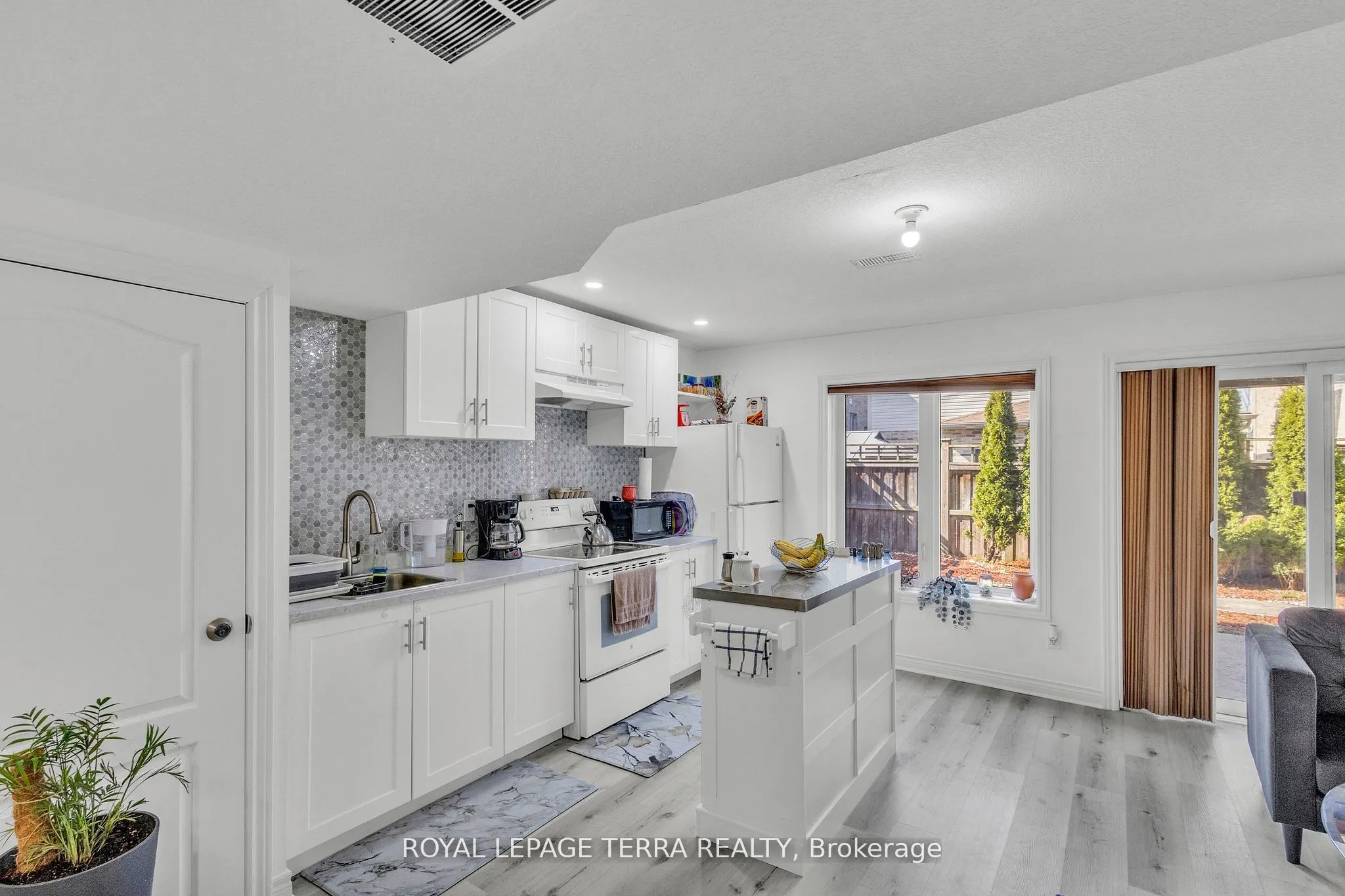 584 Pinery Trail