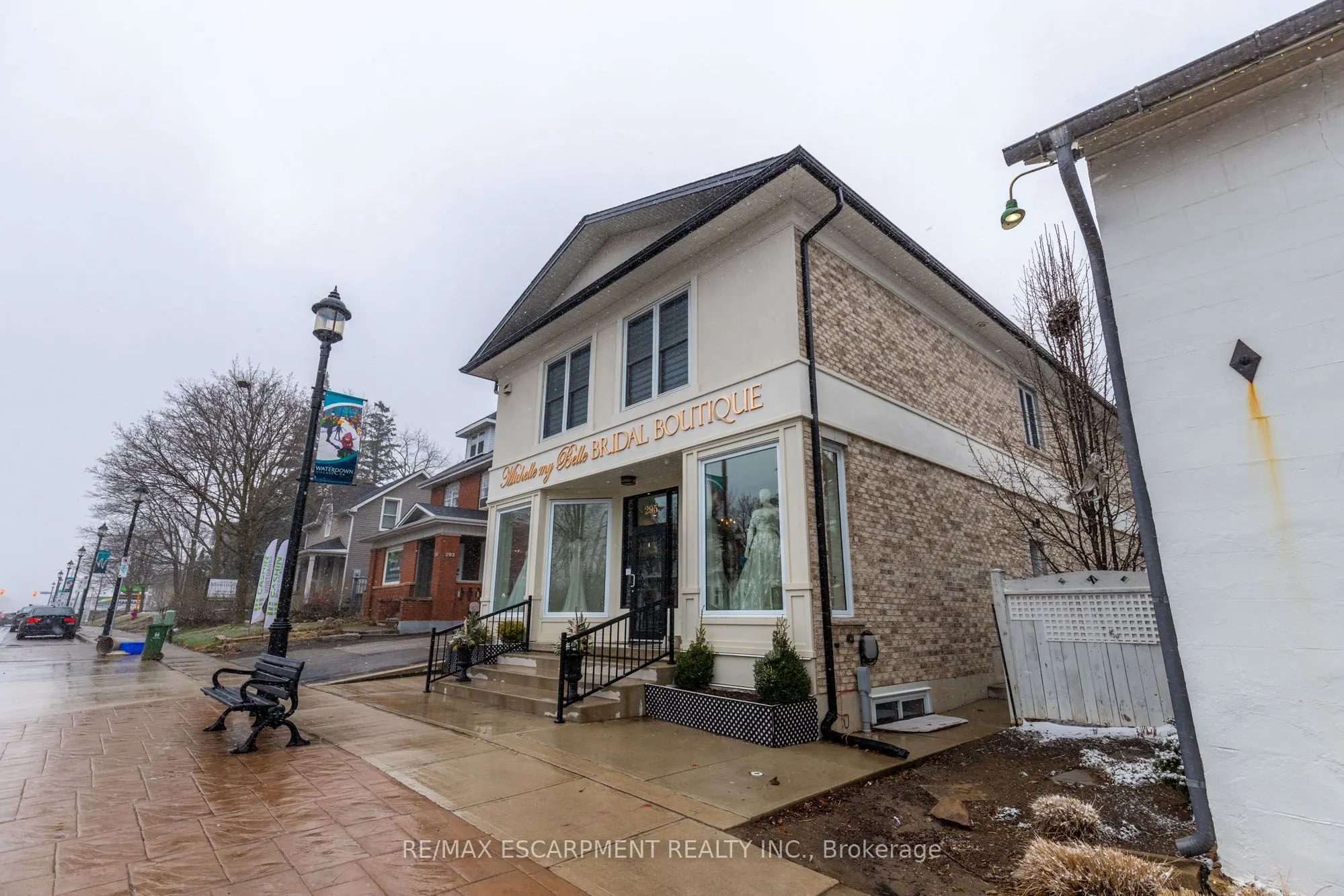 295 Dundas Street E, #LOWER