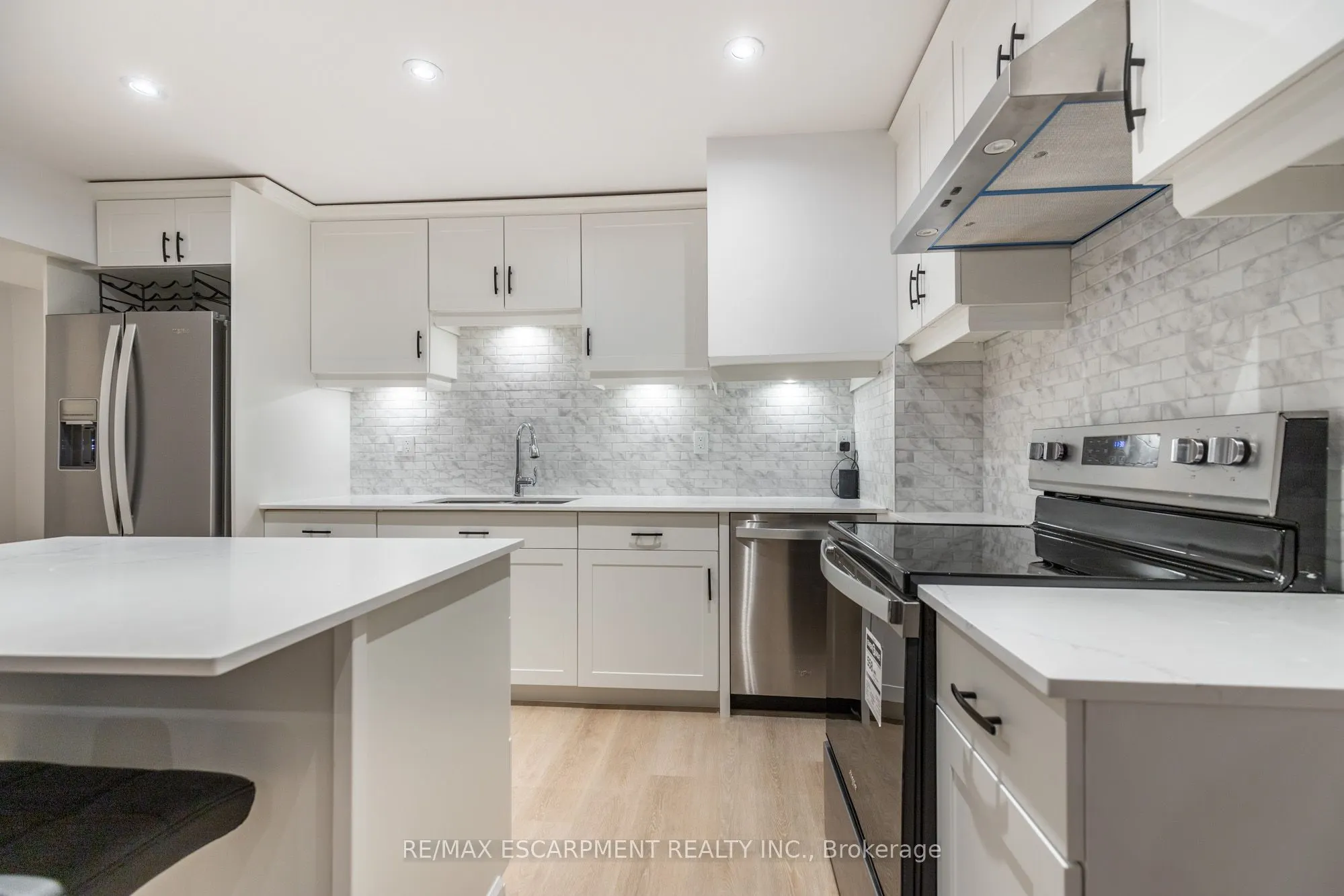 295 Dundas Street E, #LOWER