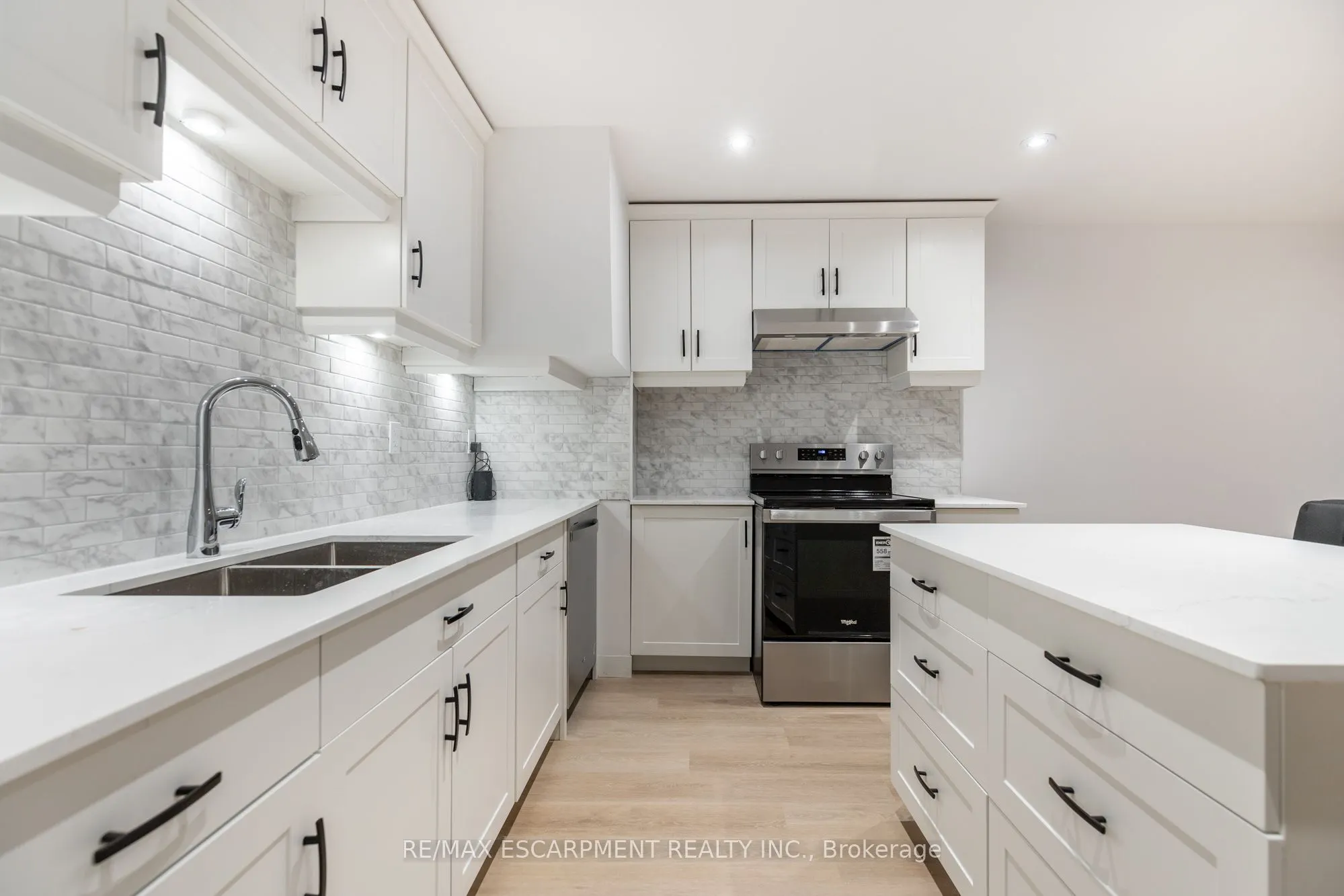 295 Dundas Street E, #LOWER