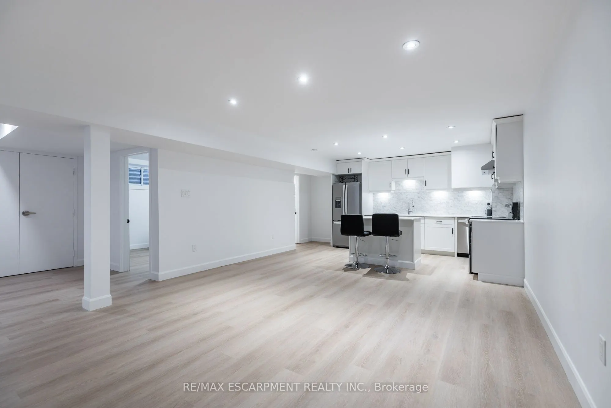 295 Dundas Street E, #LOWER