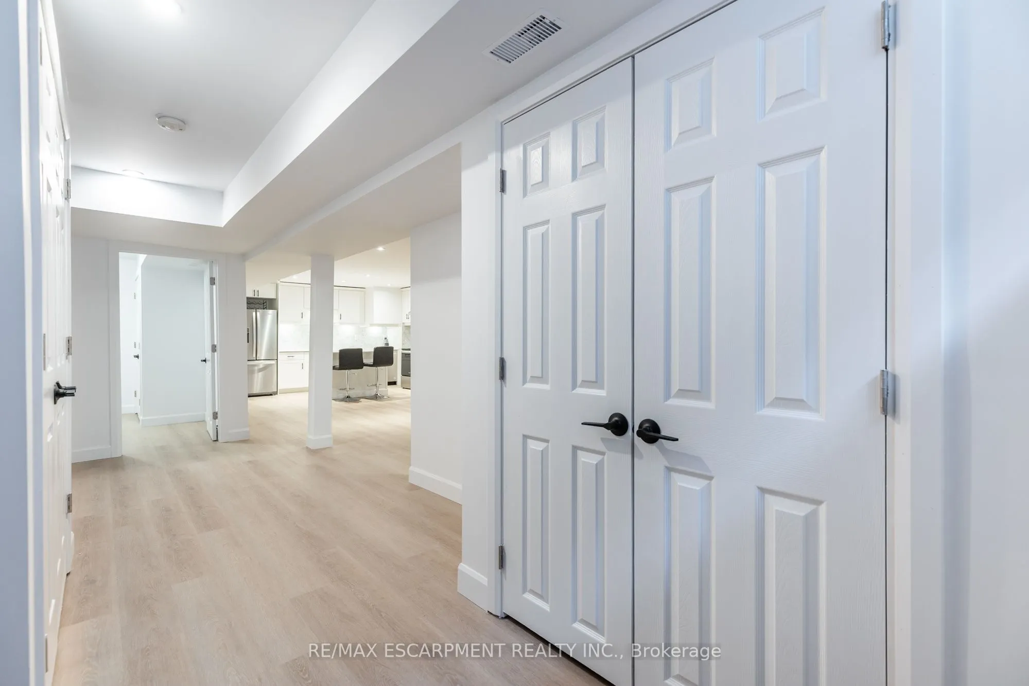 295 Dundas Street E, #LOWER
